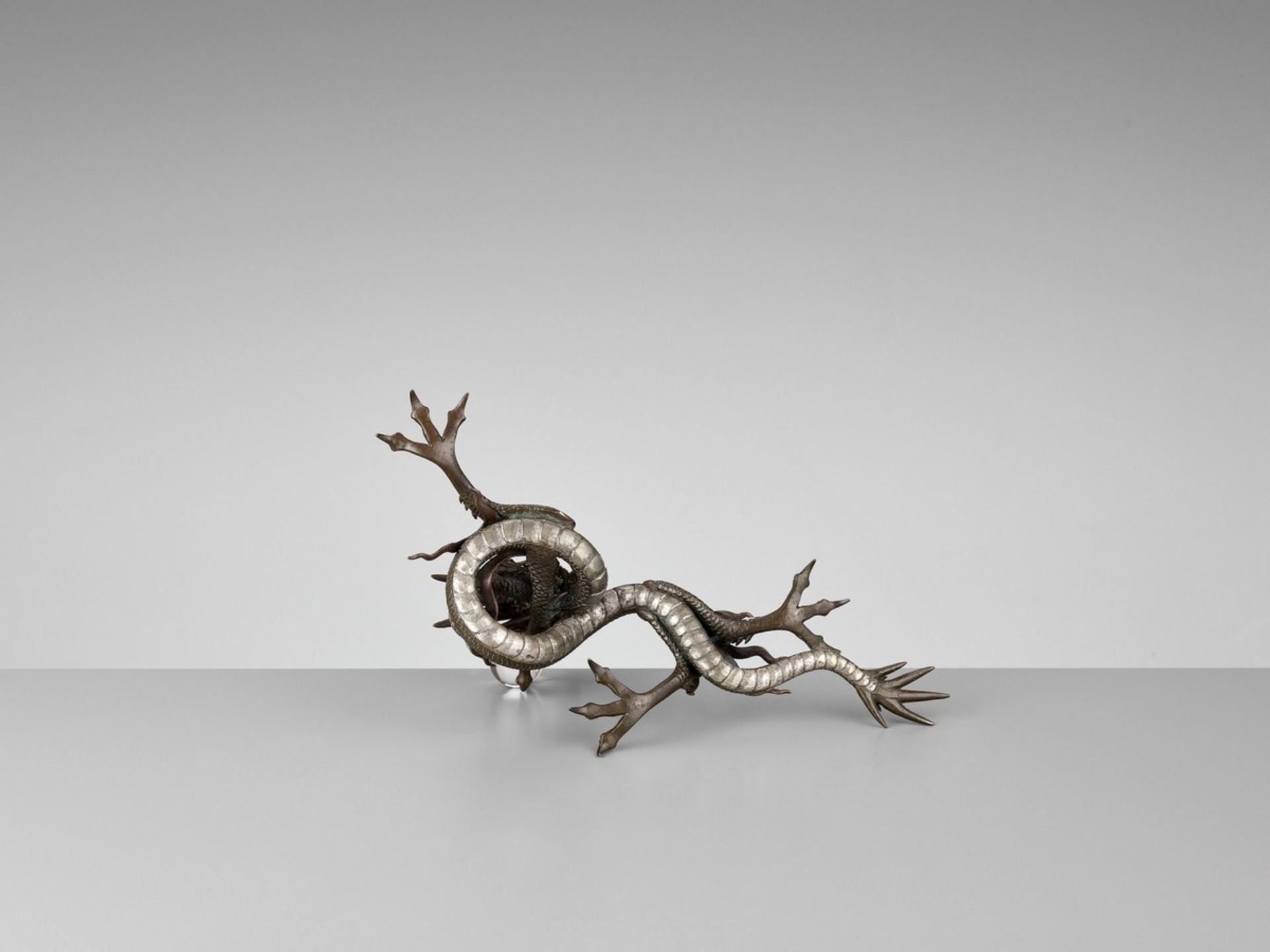 A BRONZE OKIMONO OF A DRAGON WITH ROCK CRYSTAL BALL Japan, Meiji period (1868-1912)Finely cast as - Bild 10 aus 10