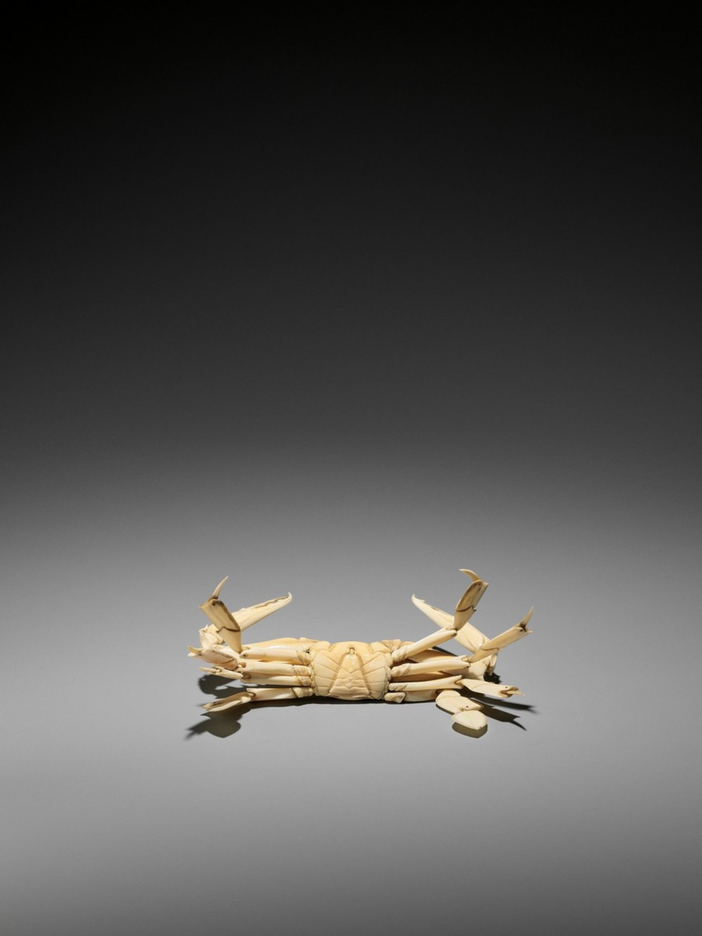 AN ARTICULATED IVORY OKIMONO OF A CRAB WITH WIDE CARAPACE Japan, Meiji period (1868-1912)The crab - Bild 13 aus 13