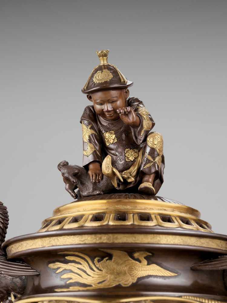 MIYAO EISUKE: A MASSIVE, RARE AND VERY FINE PARCEL-GILT BRONZE TRIPOD KORO AND FIGURAL COVER By - Image 6 of 14