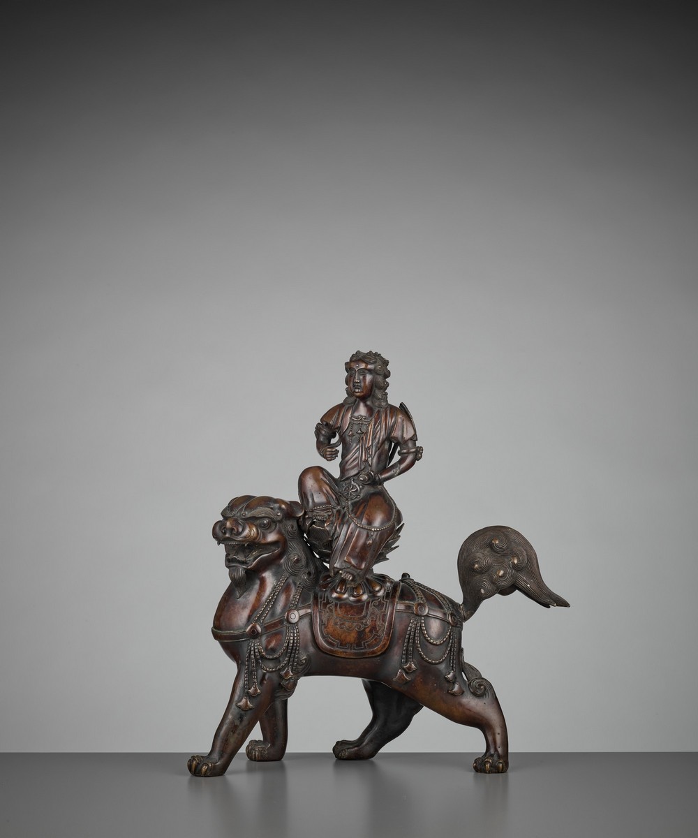 A BRONZE GROUP OF KISHI MONJU BOSATSU RIDING A SHISHI Japan, 18th century, Edo period (1615-1868) - Image 2 of 13