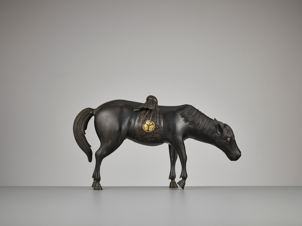 A VERY HEAVY SILVER AND GOLD-INLAID ‘HORSE’ CENSER Japan, 1750-1850, Edo period (1615-1868)The horse - Image 10 of 13