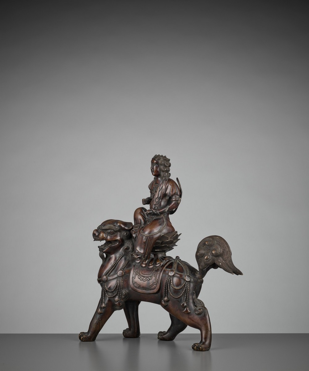 A BRONZE GROUP OF KISHI MONJU BOSATSU RIDING A SHISHI Japan, 18th century, Edo period (1615-1868) - Image 3 of 13