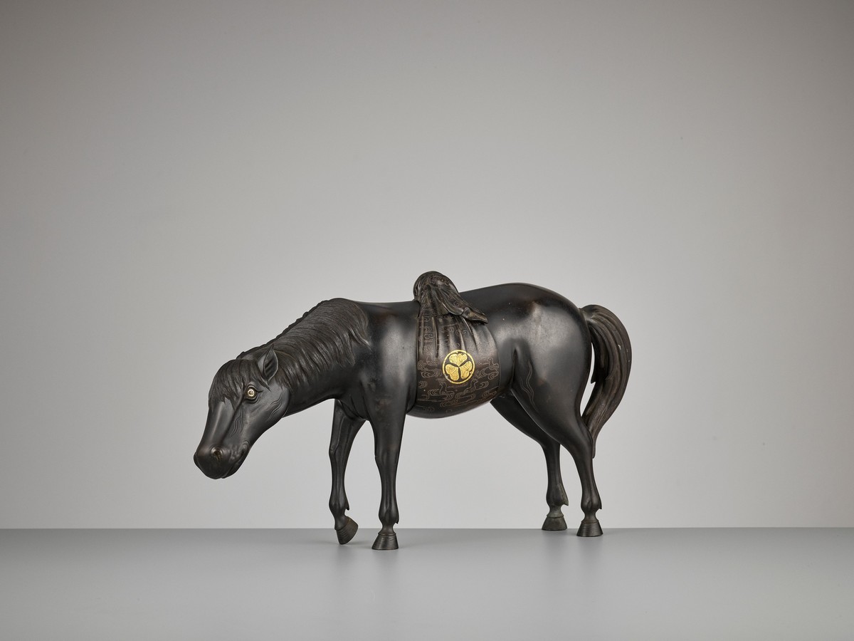 A VERY HEAVY SILVER AND GOLD-INLAID ‘HORSE’ CENSER Japan, 1750-1850, Edo period (1615-1868)The horse - Image 3 of 13