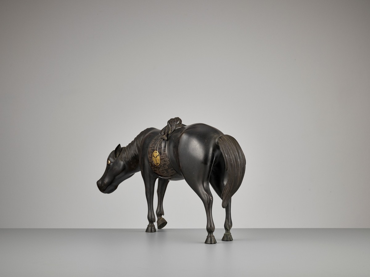 A VERY HEAVY SILVER AND GOLD-INLAID ‘HORSE’ CENSER Japan, 1750-1850, Edo period (1615-1868)The horse - Image 8 of 13