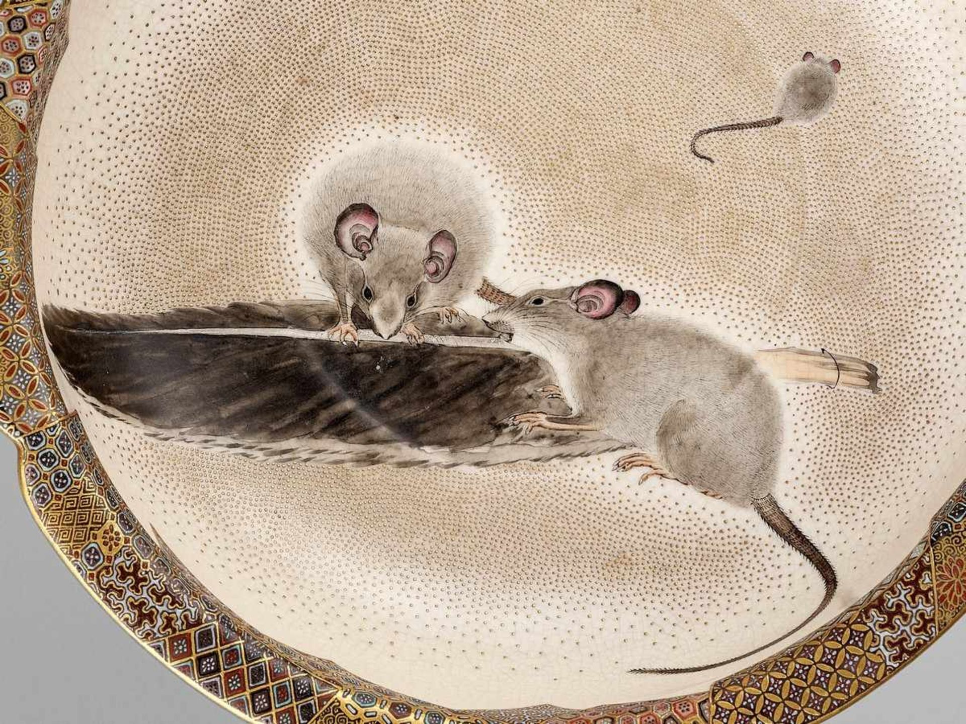 KINZAN: AN EXCEPTIONAL SATSUMA BOWL WITH RATS GNAWING ON A FEATHER By Kinzan, signed KinzanJapan, - Bild 4 aus 8