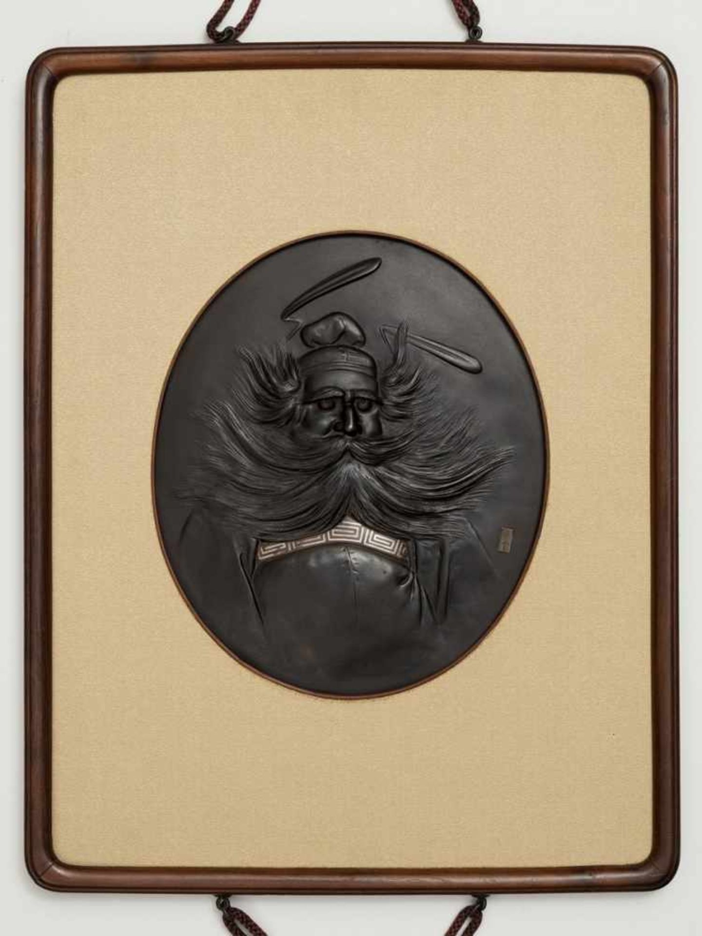 OSHIMA JOUN: AN EXCEPTIONAL FRAMED BRONZE PICTURE OF SHOKI By Oshima Joun (1858-1940), signed - Bild 3 aus 5