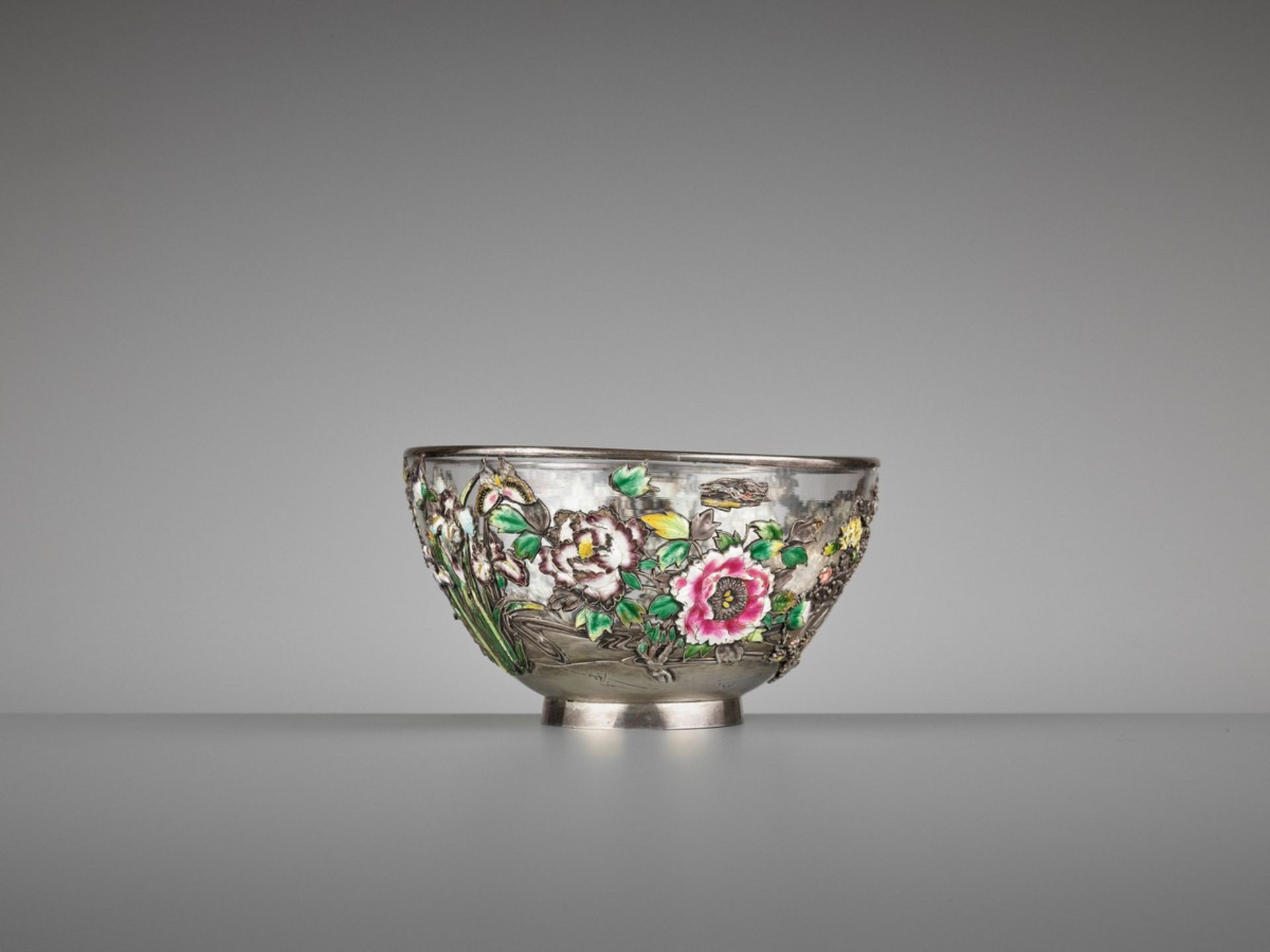 MASAMITSU: A SILVER, ENAMEL AND GLASS BOWL By Masamitsu, signed MasamitsuJapan, Meiji period (1868- - Bild 3 aus 9