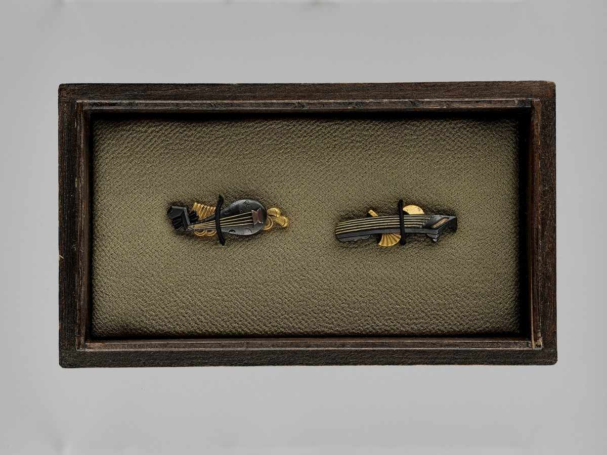 A FINE PAIR OF MENUKI DEPICTING MUSICAL INSTRUMENTS Japan, 19th century, Edo period (1615-1868)Of - Image 3 of 3