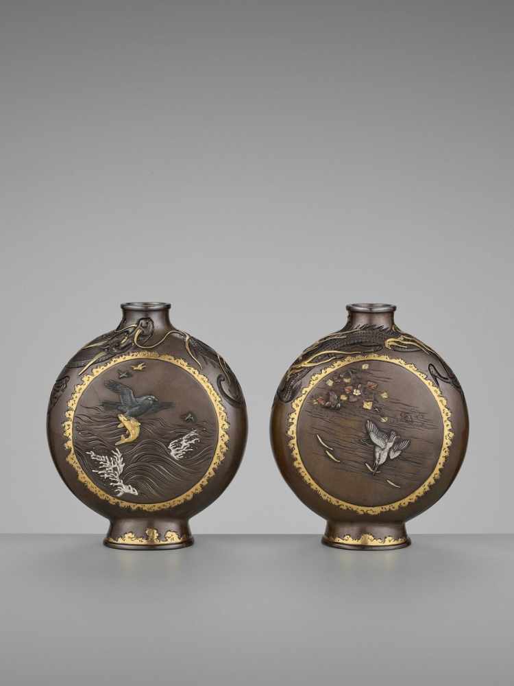 MIYABE ATSUYOSHI: A SUPERB PAIR OF PARCEL-GILT AND INLAID BRONZE MOON FLASKS By Miyabe Atsuyoshi,