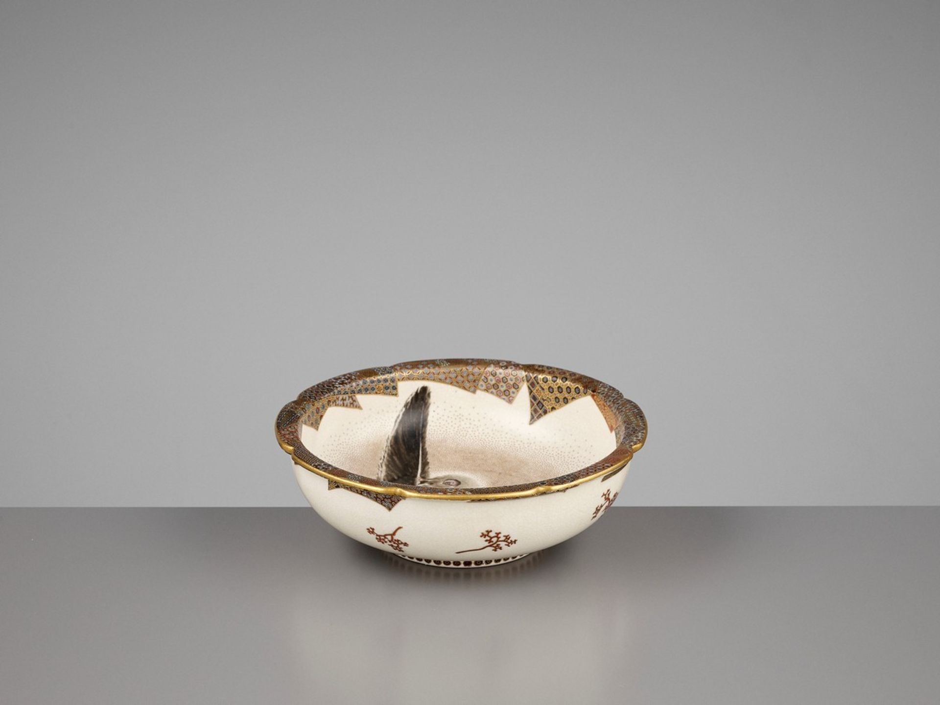 KINZAN: AN EXCEPTIONAL SATSUMA BOWL WITH RATS GNAWING ON A FEATHER By Kinzan, signed KinzanJapan, - Bild 6 aus 8