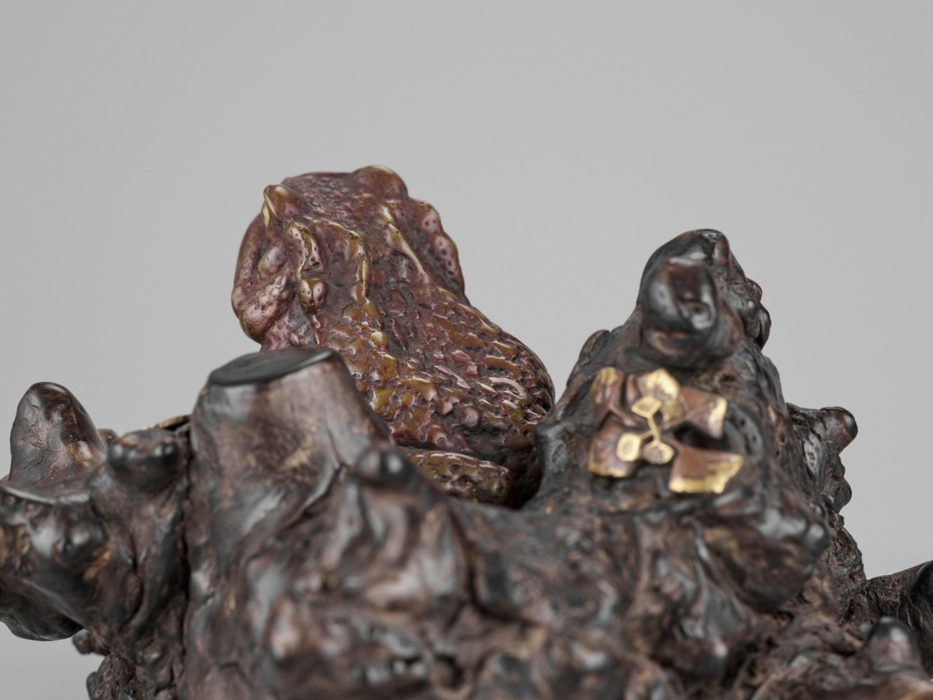 A FINE PARCEL-GILT BRONZE AND ROOT WOOD OKIMONO OF A TOAD Japan, Meiji period (1868-1912)The toad - Image 10 of 12
