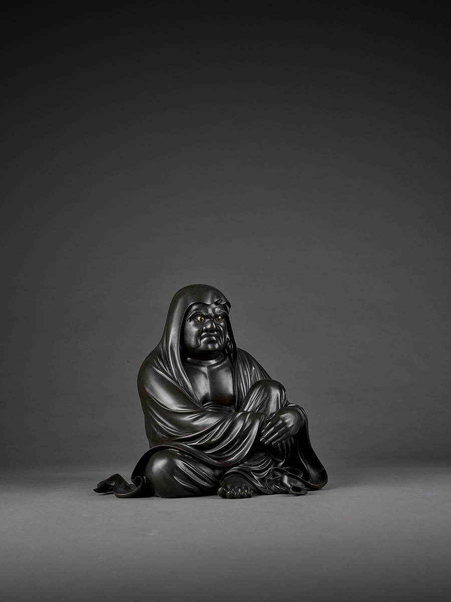 TAKAHASHI RYOUN: A MASSIVE AND MASTERFUL BRONZE OF DARUMA By Takahashi Ryoun, signed Takahashi - Image 9 of 11