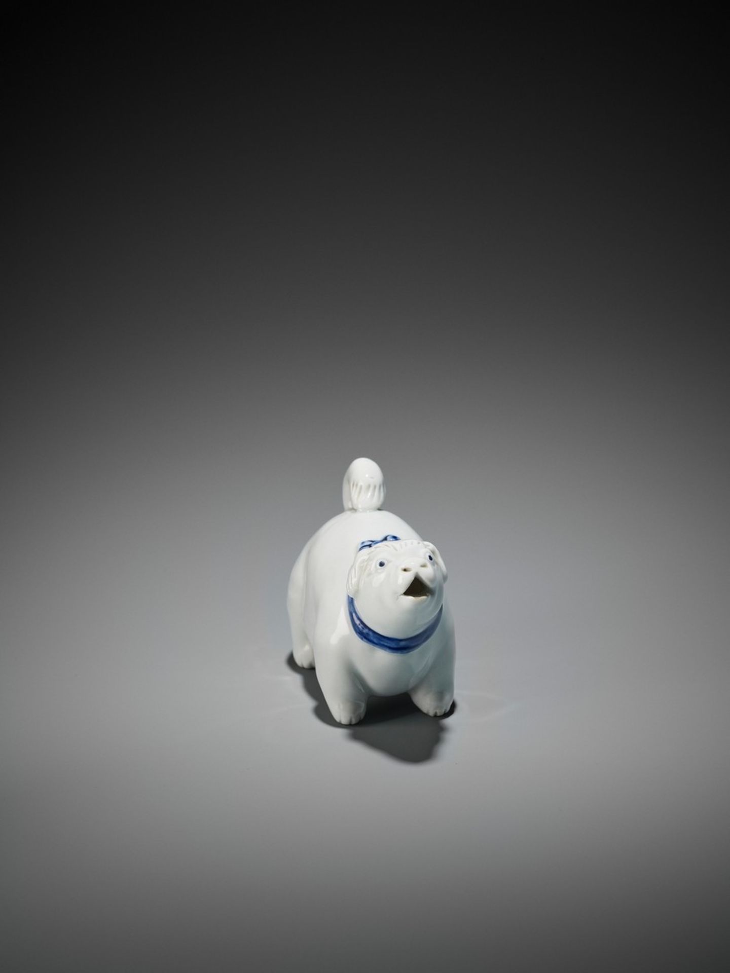 A RARE AND CHARMING HIRADO PORCELAIN DOG-SHAPED SUITEKI (WATER DROPPER) Japan, 19th century, Edo - Bild 2 aus 9