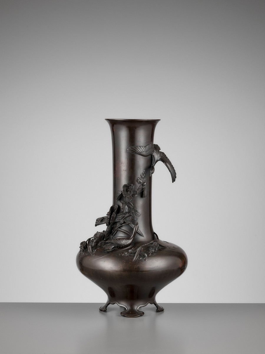 A LARGE BRONZE VASE WITH GEESE AND WATER LILIES Japan, Meiji period (1868-1912)The vase with a - Image 3 of 10