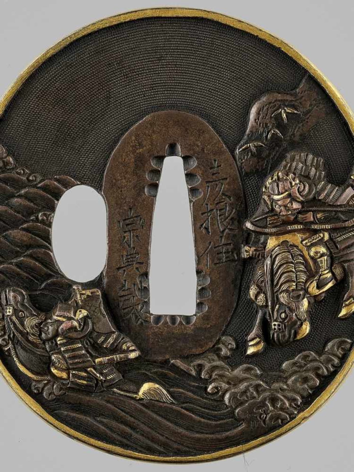 KITAGAWA SOTEN: A FINE COPPER TSUBA DEPICTING THE BATTLE OF UJI By Kitagawa Soten, signed Hikone ju, - Bild 3 aus 4