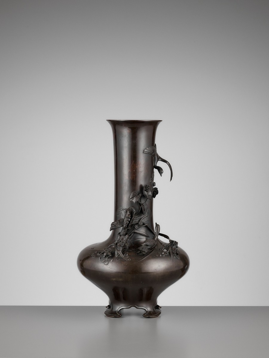 A LARGE BRONZE VASE WITH GEESE AND WATER LILIES Japan, Meiji period (1868-1912)The vase with a - Image 8 of 10