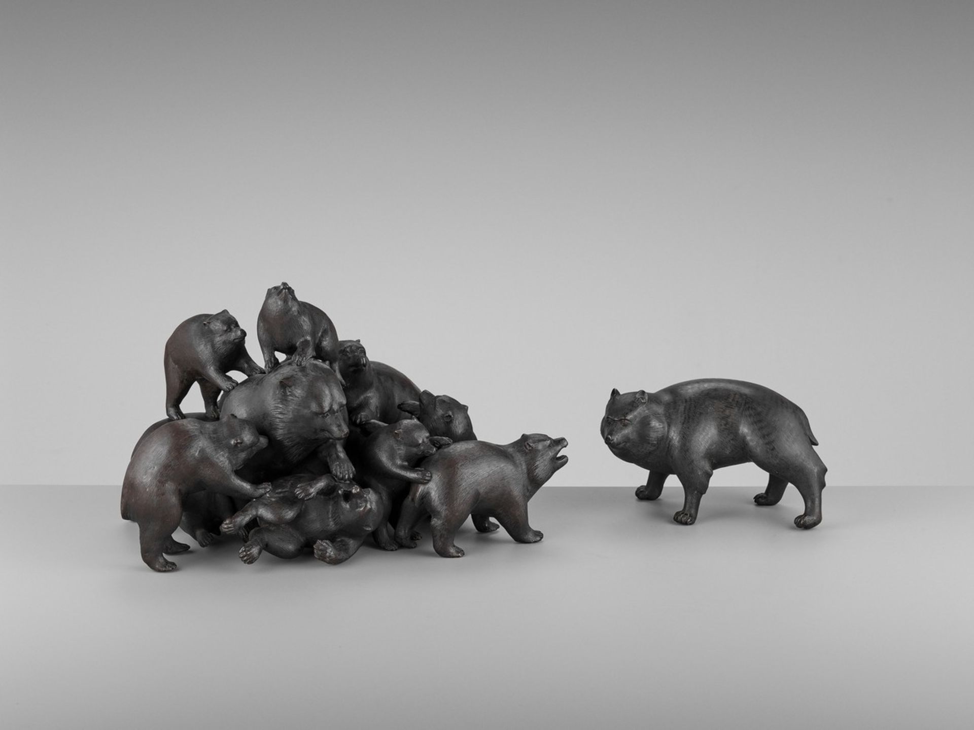 UNKOKU: AN EXTREMELY RARE PATINATED OKIMONO GROUP OF HIMALAYAN BROWN BEARS IN A PILE By Unkoku, - Bild 11 aus 11