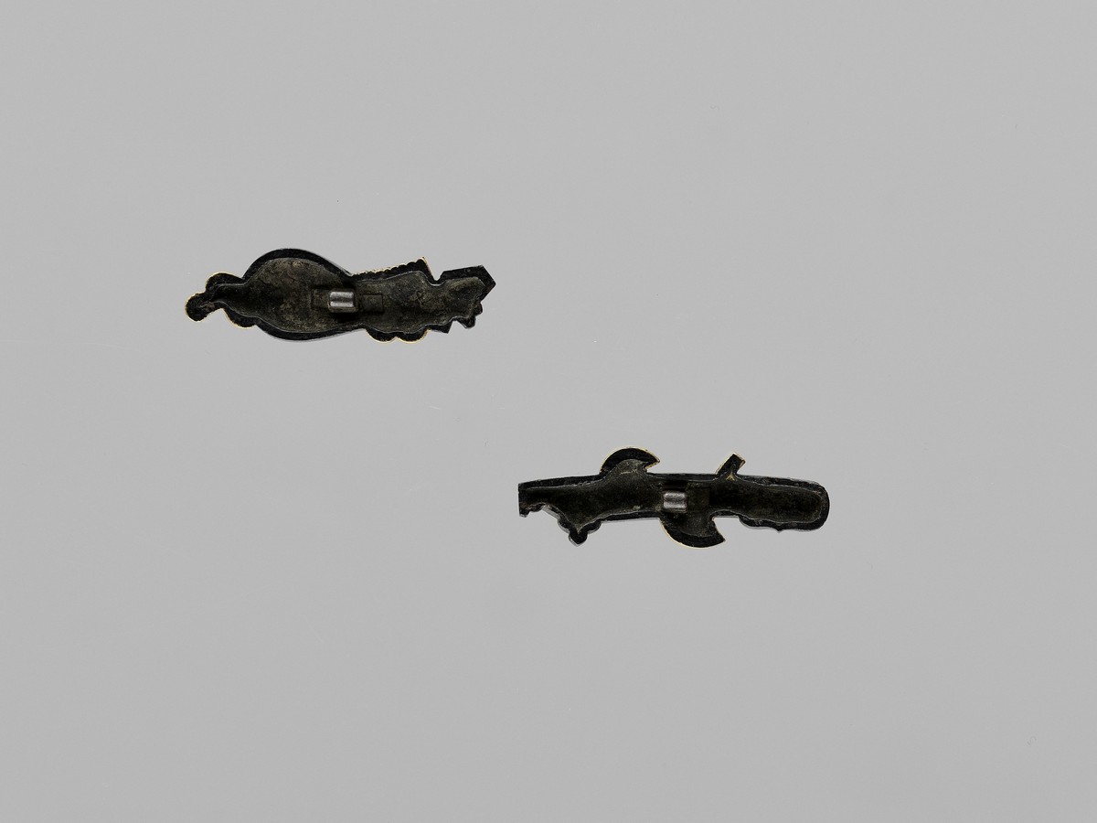 A FINE PAIR OF MENUKI DEPICTING MUSICAL INSTRUMENTS Japan, 19th century, Edo period (1615-1868)Of - Image 2 of 3