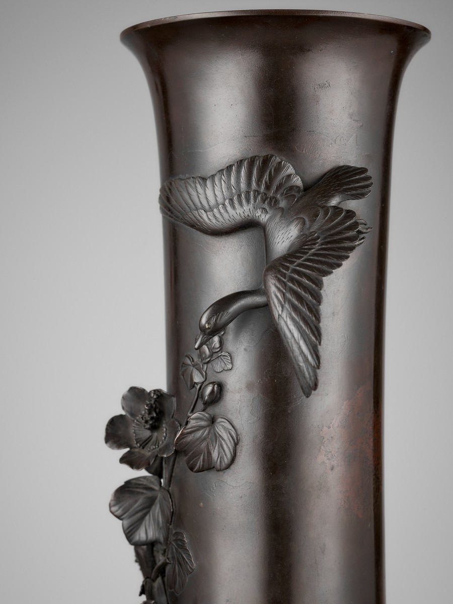 A LARGE BRONZE VASE WITH GEESE AND WATER LILIES Japan, Meiji period (1868-1912)The vase with a - Image 4 of 10