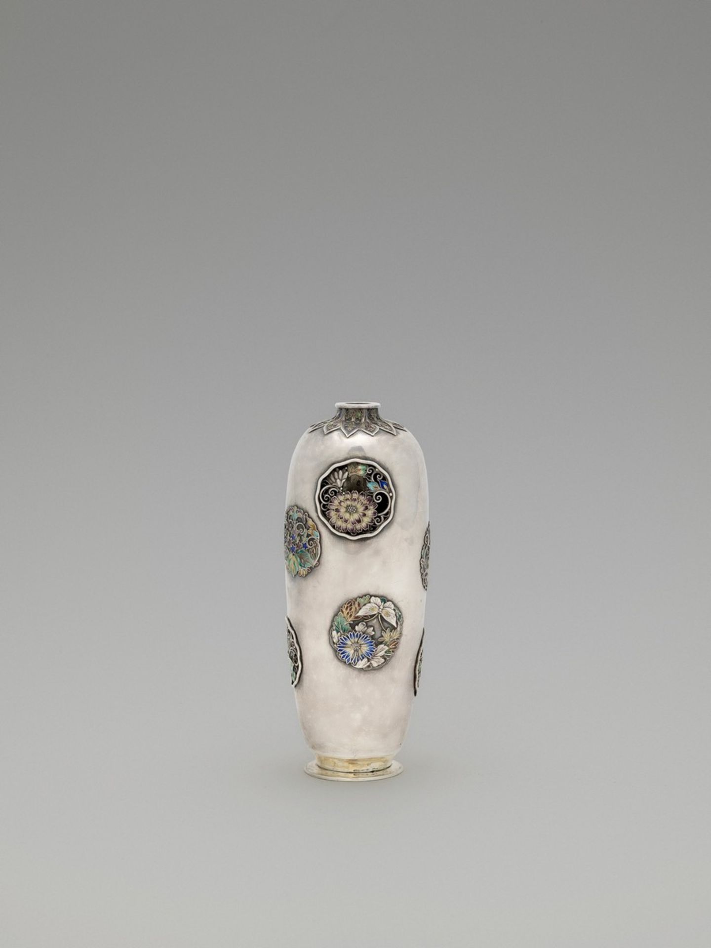 A RARE AND RETICULATED SILVER CLOISONNÉ “VASE WITHIN A VASE” ATTRIBUTED TO HIRATSUKA MOHEI