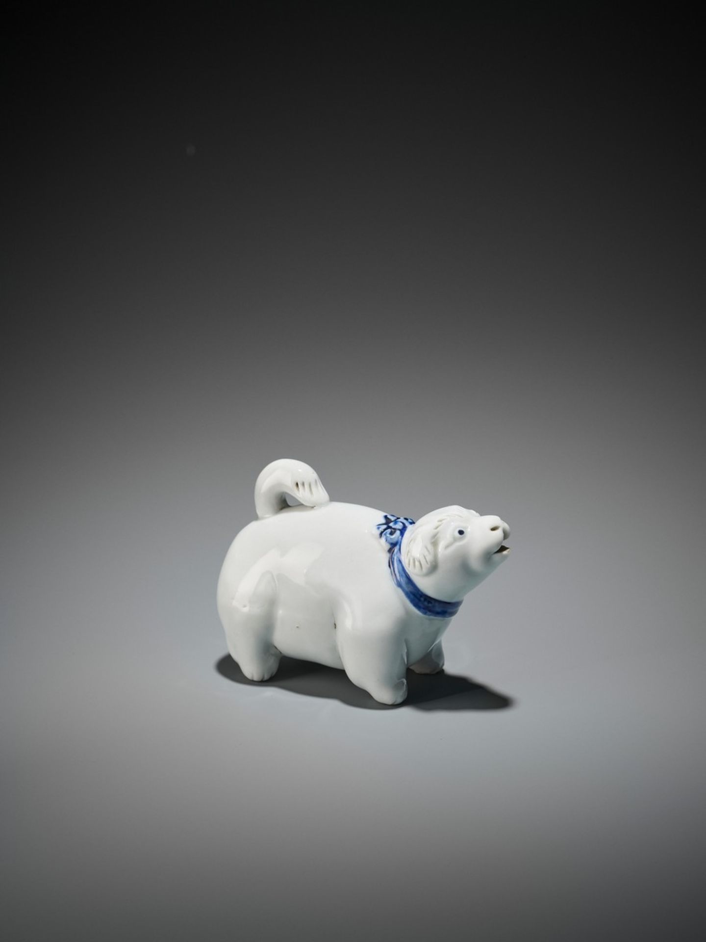 A RARE AND CHARMING HIRADO PORCELAIN DOG-SHAPED SUITEKI (WATER DROPPER) Japan, 19th century, Edo - Bild 3 aus 9