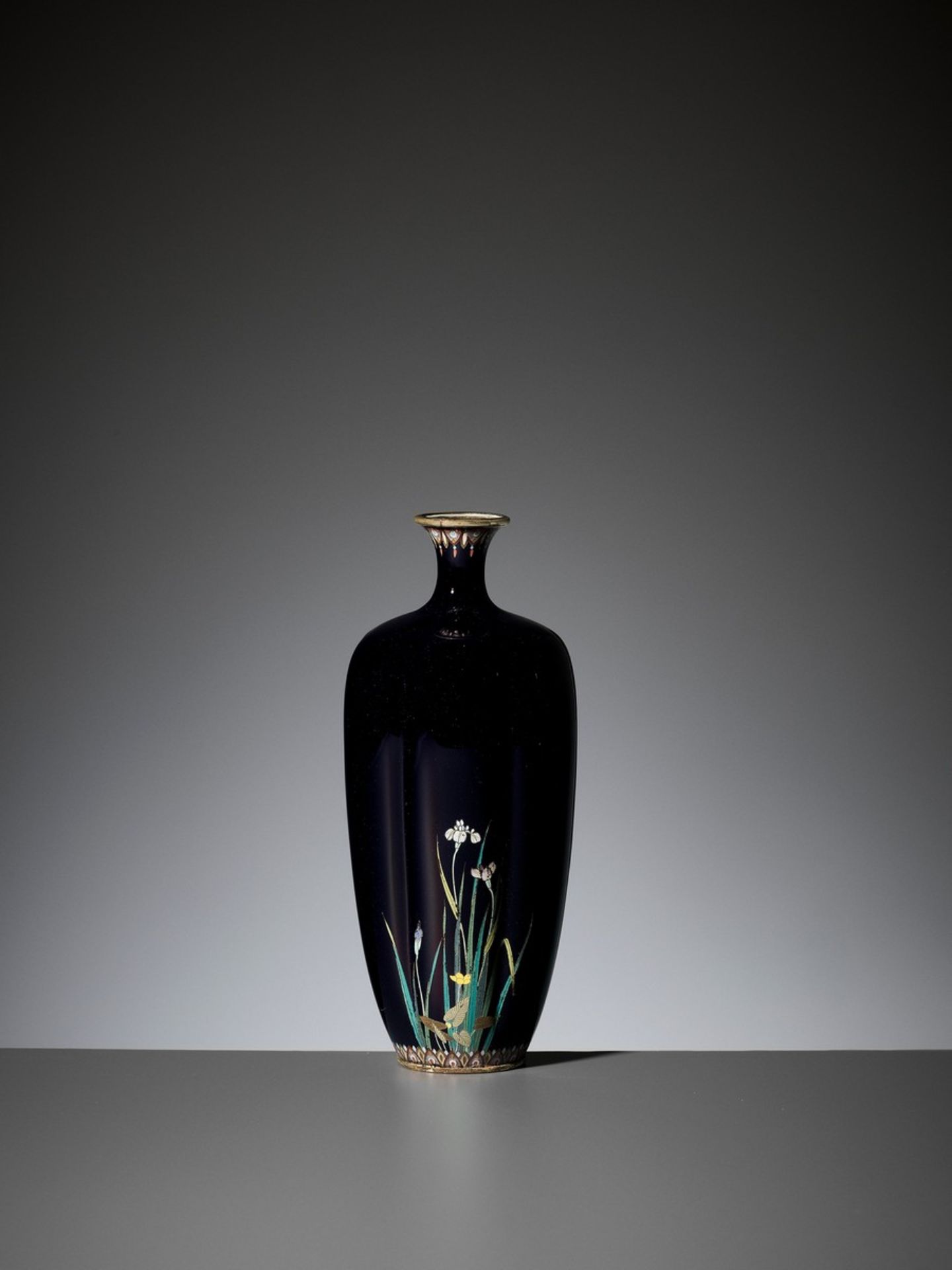 ANDO JUBEI: A LOBED CLOISONNÉ VASE WITH AN EAGLE By the Ando company, signed with the Ando company - Bild 5 aus 9