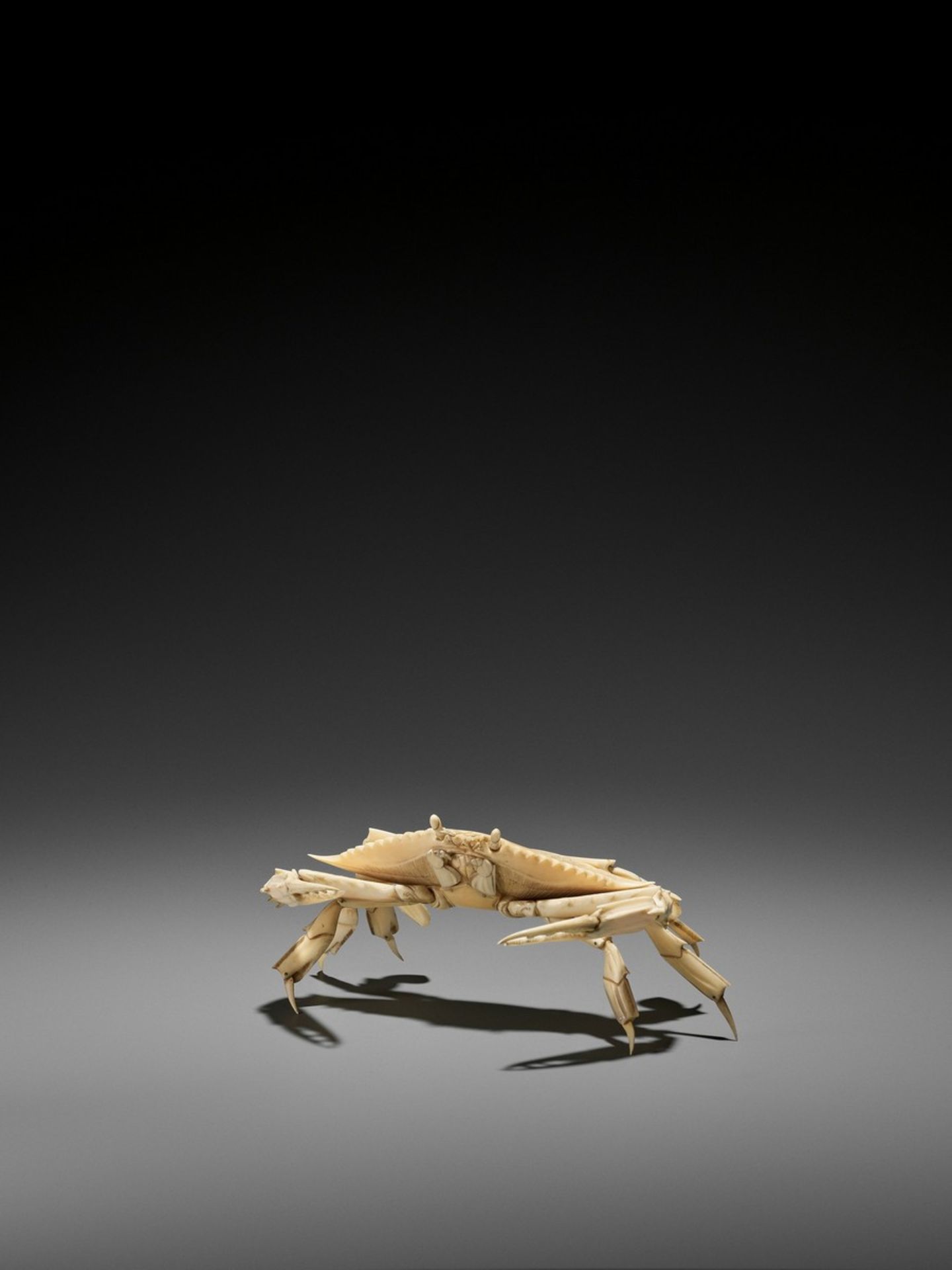 AN ARTICULATED IVORY OKIMONO OF A CRAB WITH WIDE CARAPACE Japan, Meiji period (1868-1912)The crab