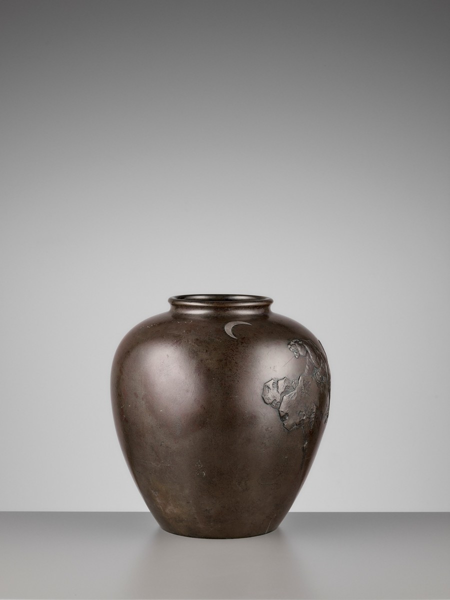 SEIGYOKU: A MASSIVE SILVER-INLAID BRONZE VASE WITH A TIGER AND CRESCENT MOON By Seigyoku, signed - Image 6 of 9