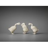 THREE IVORY OKIMONO OF GEESE Japan, Meiji period (1868-1912)Naturalistically carved with one