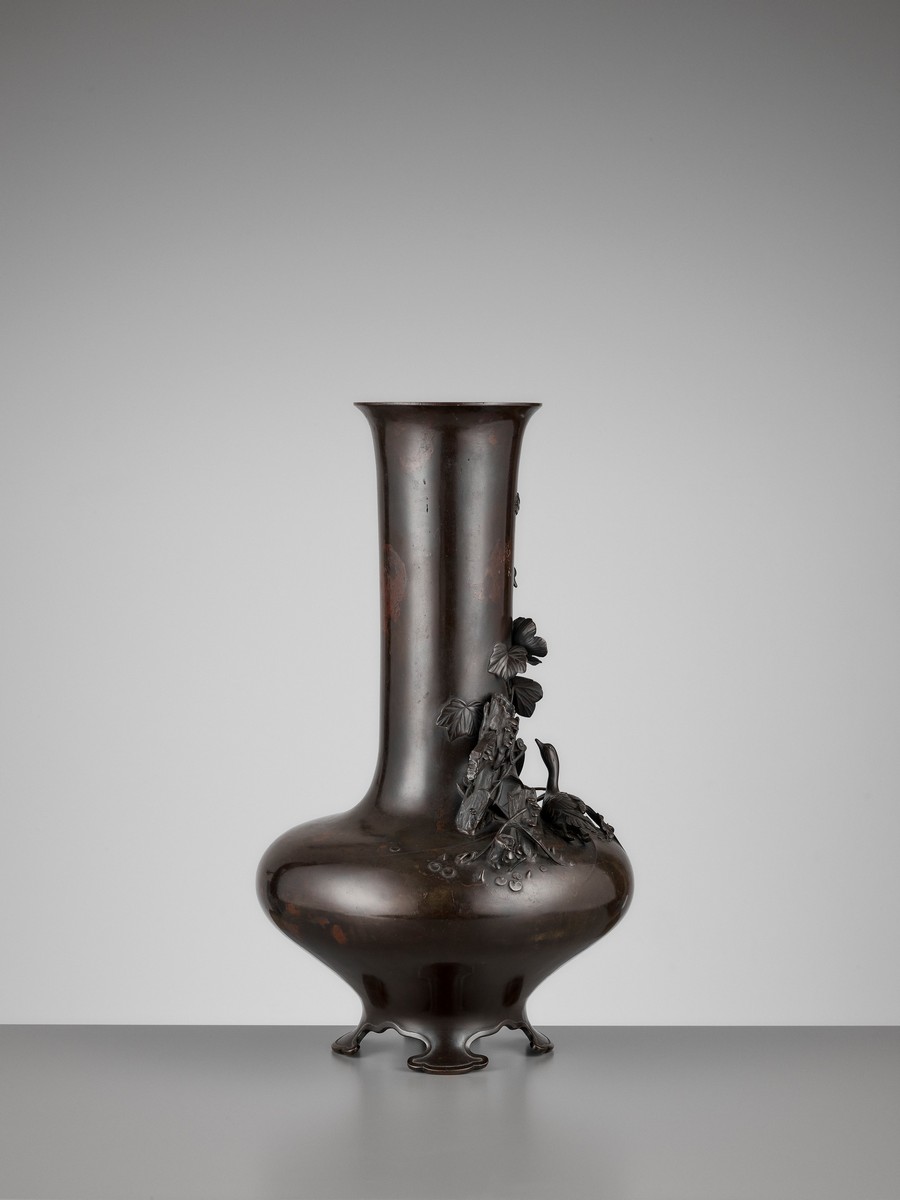 A LARGE BRONZE VASE WITH GEESE AND WATER LILIES Japan, Meiji period (1868-1912)The vase with a - Image 7 of 10