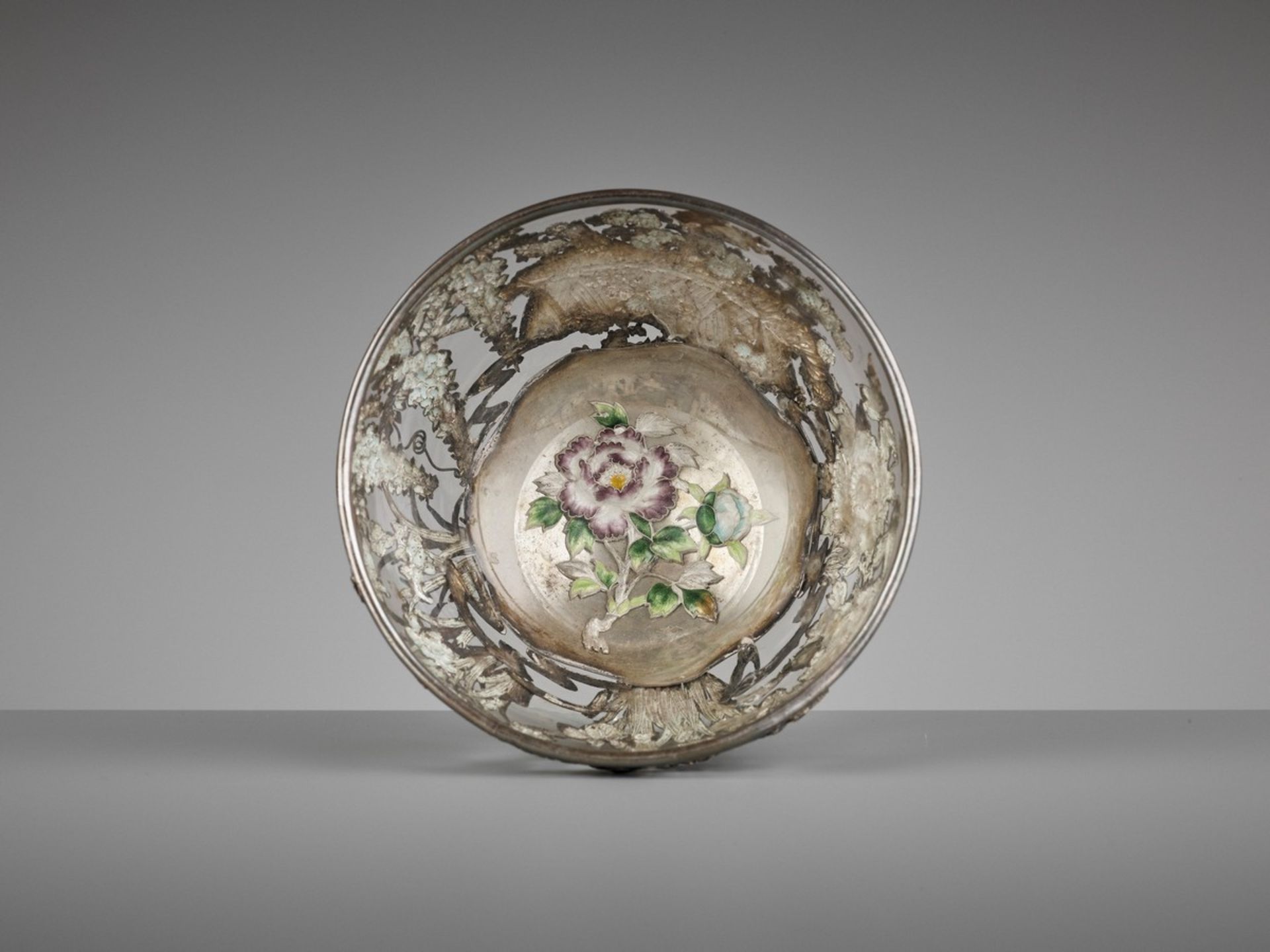 MASAMITSU: A SILVER, ENAMEL AND GLASS BOWL By Masamitsu, signed MasamitsuJapan, Meiji period (1868- - Bild 7 aus 9