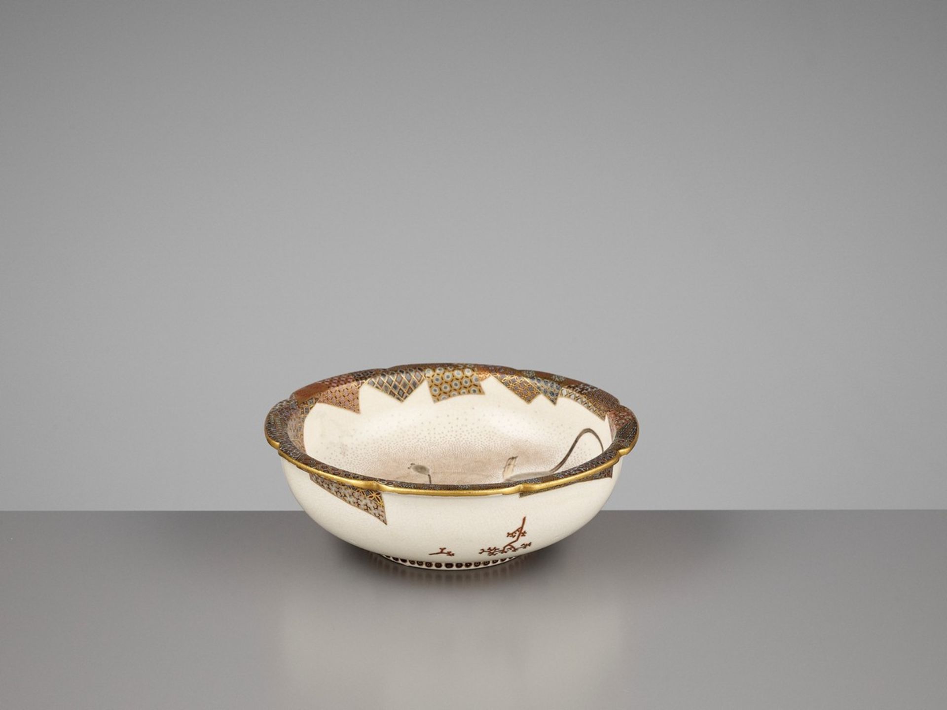 KINZAN: AN EXCEPTIONAL SATSUMA BOWL WITH RATS GNAWING ON A FEATHER By Kinzan, signed KinzanJapan, - Bild 7 aus 8