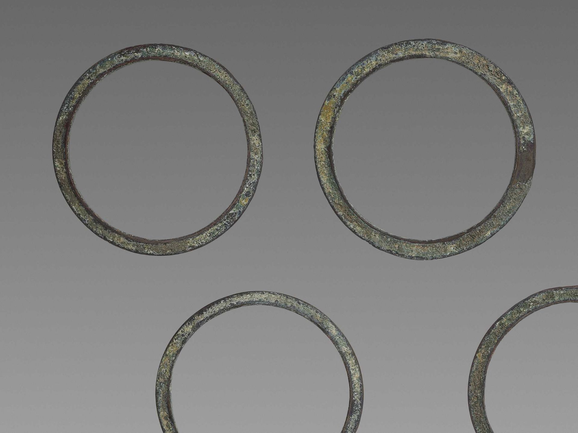 FIVE KHMER BRONZE BANGLES - Bild 3 aus 5