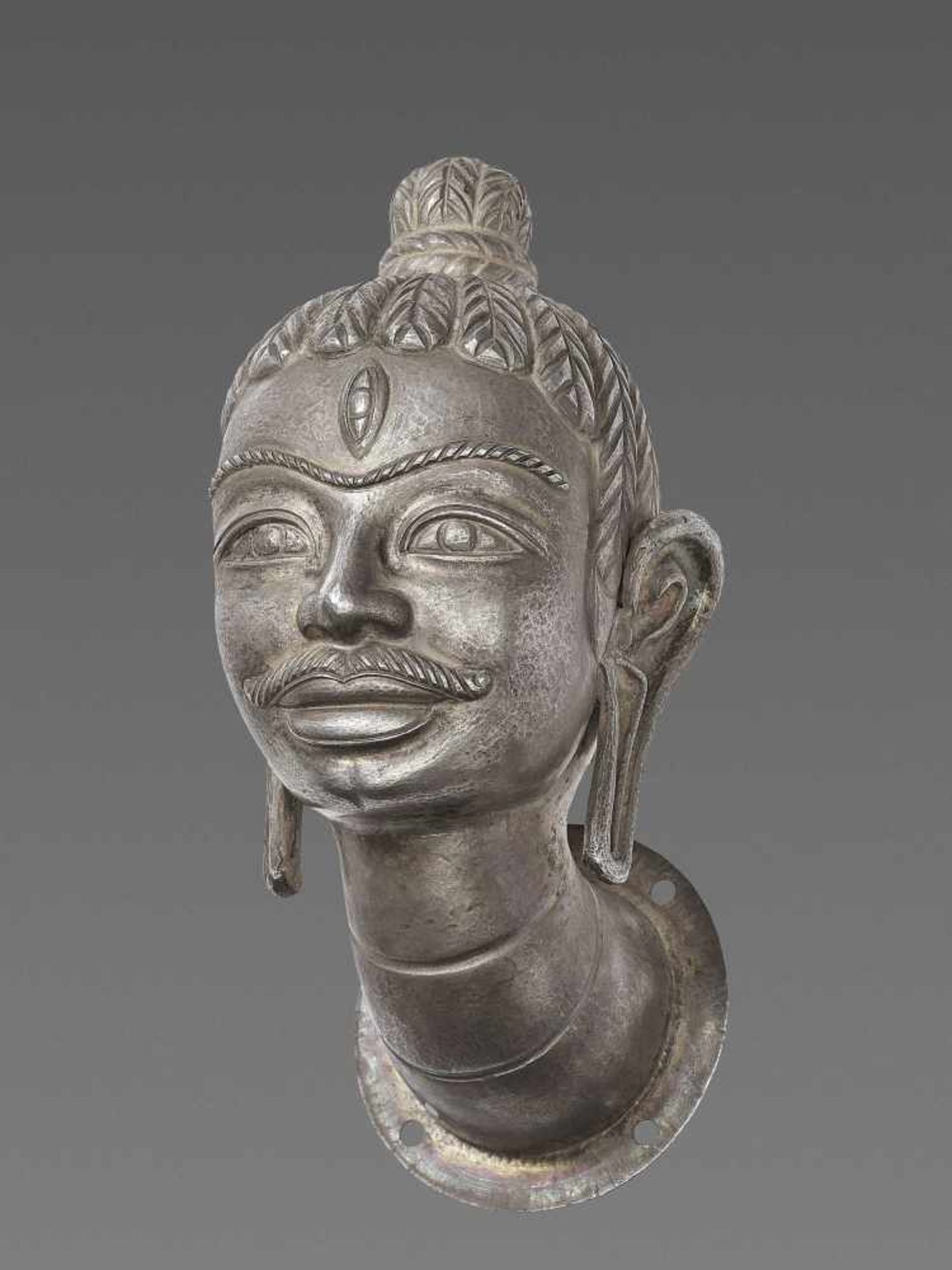 A FINE AND RARE CHAM SILVER HEAD OF SHIVA - Image 3 of 7