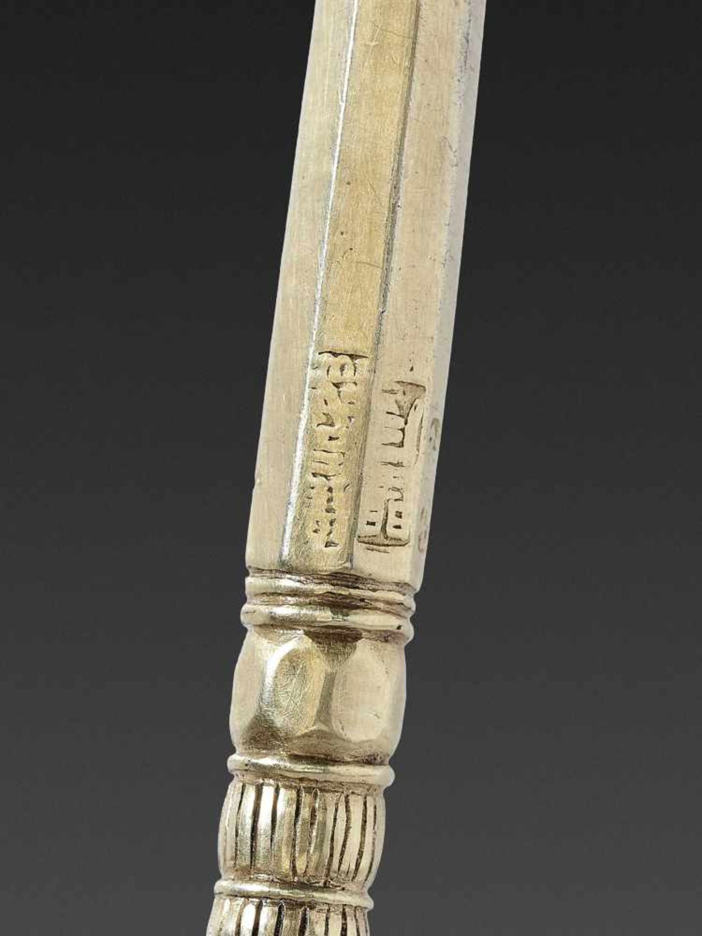 A FINE VIETNAMESE GILT SILVER MEDICINE SPOON, EX-COLLECTION BAO DAI - Bild 5 aus 5