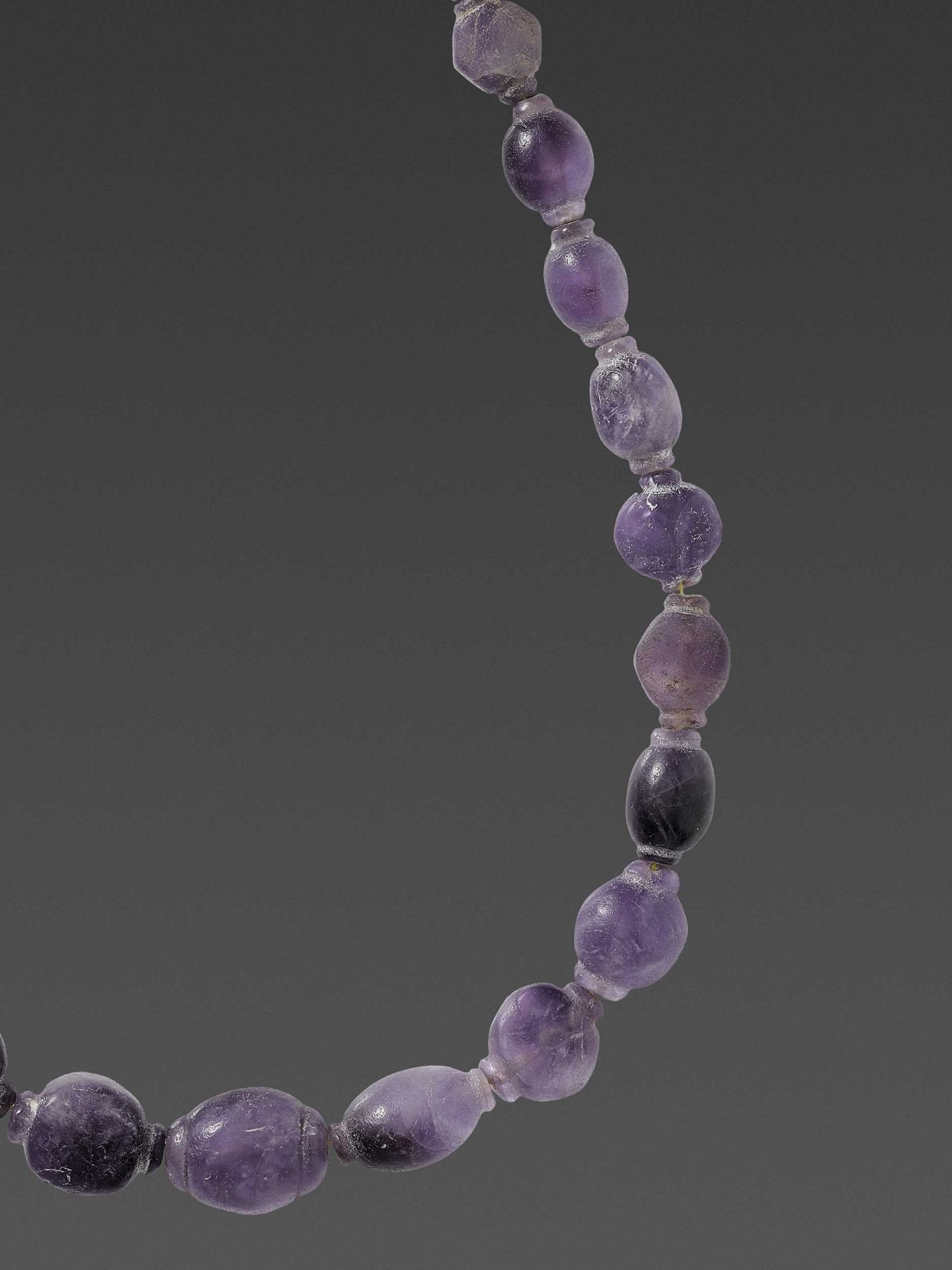 A SAMON VALLEY OR EARLY PYU NECKLACE WITH AMETHYST BEADS - Bild 2 aus 5