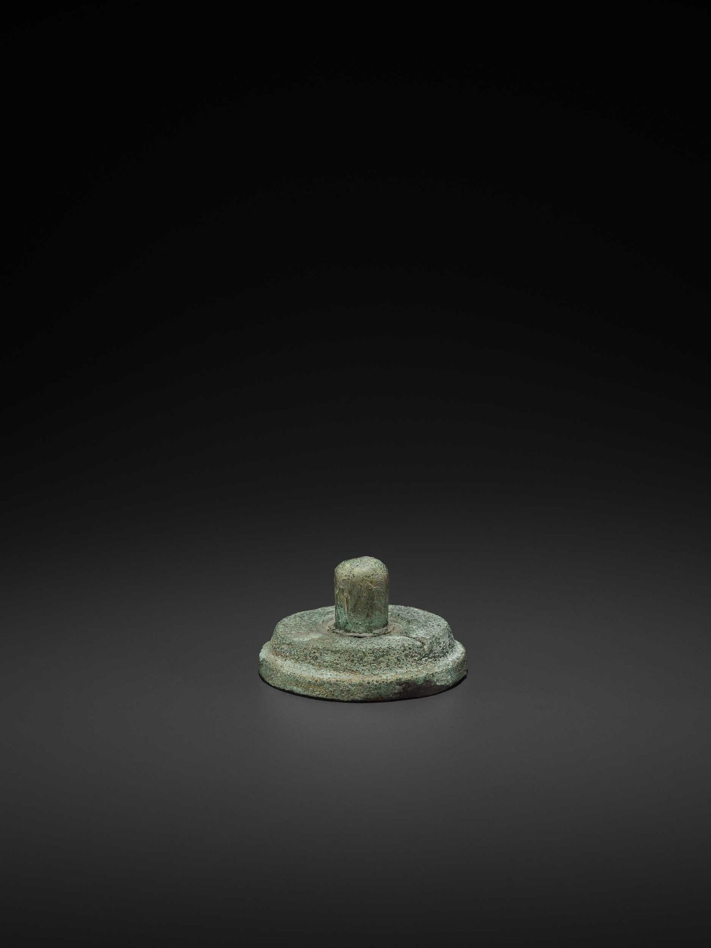 A CAMBODIAN PRE-ANGKOR ELECTRUM LINGAM-YONI - Bild 6 aus 7