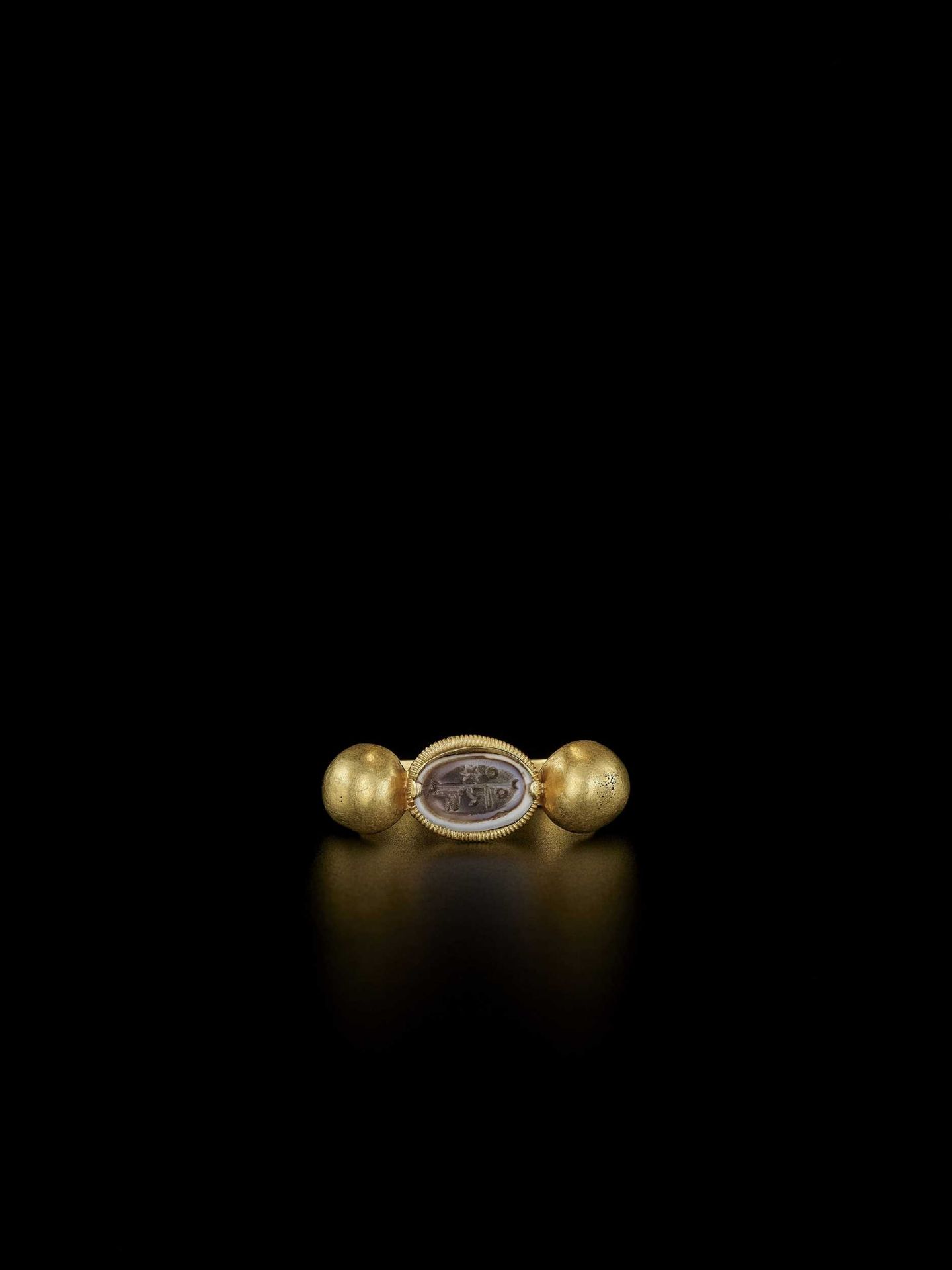 A PYU GOLD RING WITH AGATE INTAGLIO - Bild 2 aus 4