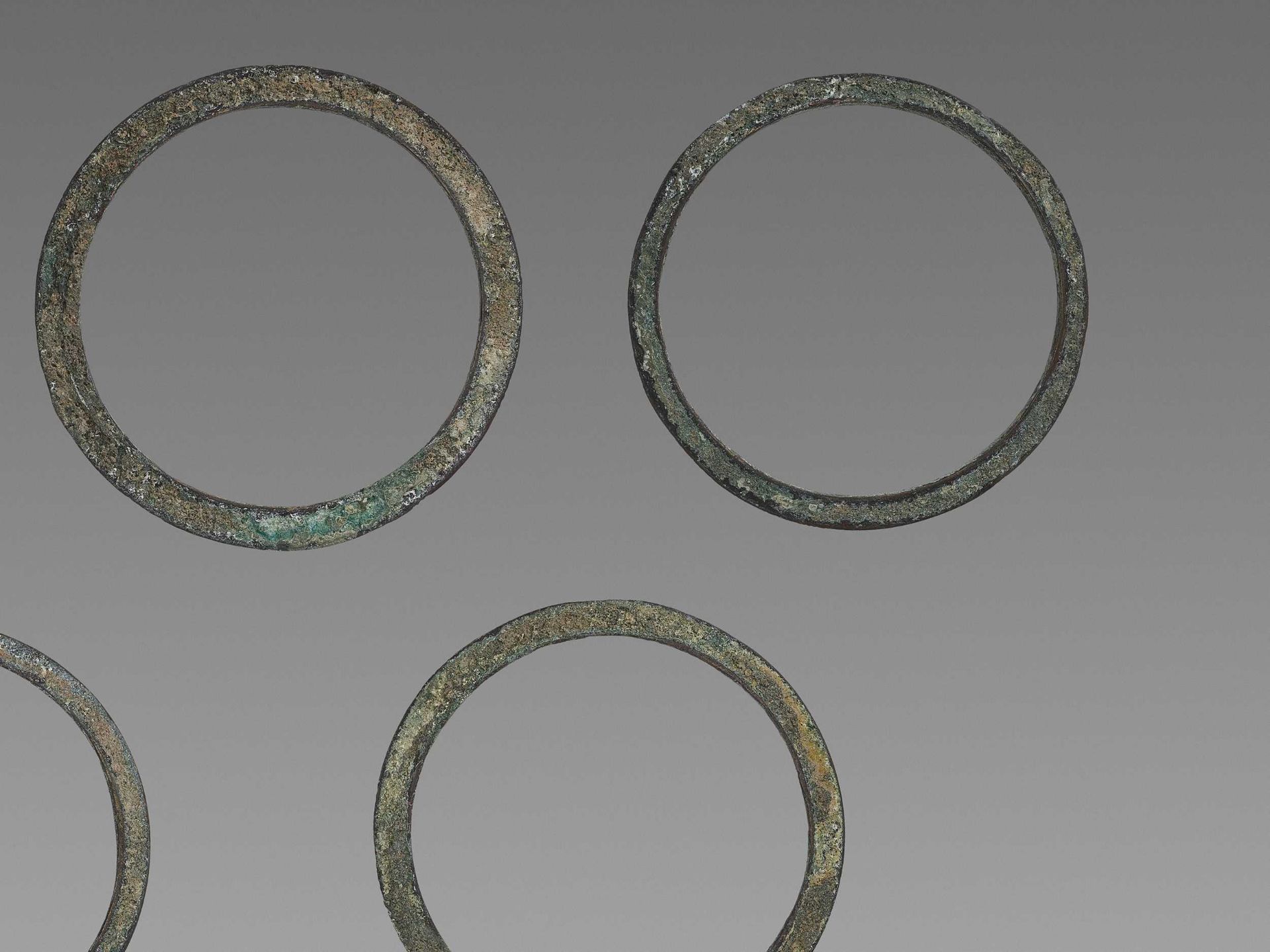 FIVE KHMER BRONZE BANGLES - Bild 4 aus 5