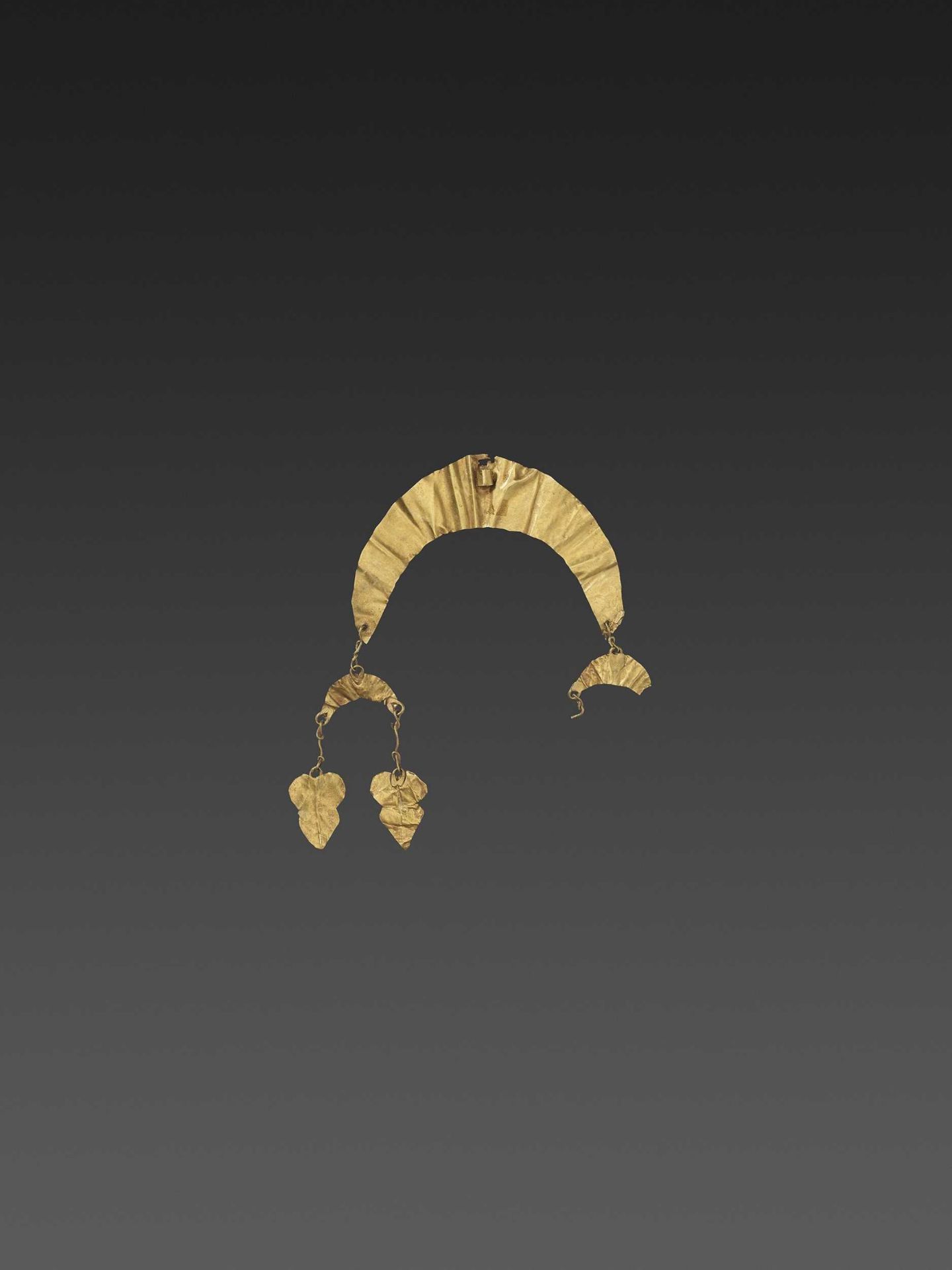 A BACTRIAN GOLD ‘CRESCENT MOON’ HAIR ORNAMENT - Bild 4 aus 4