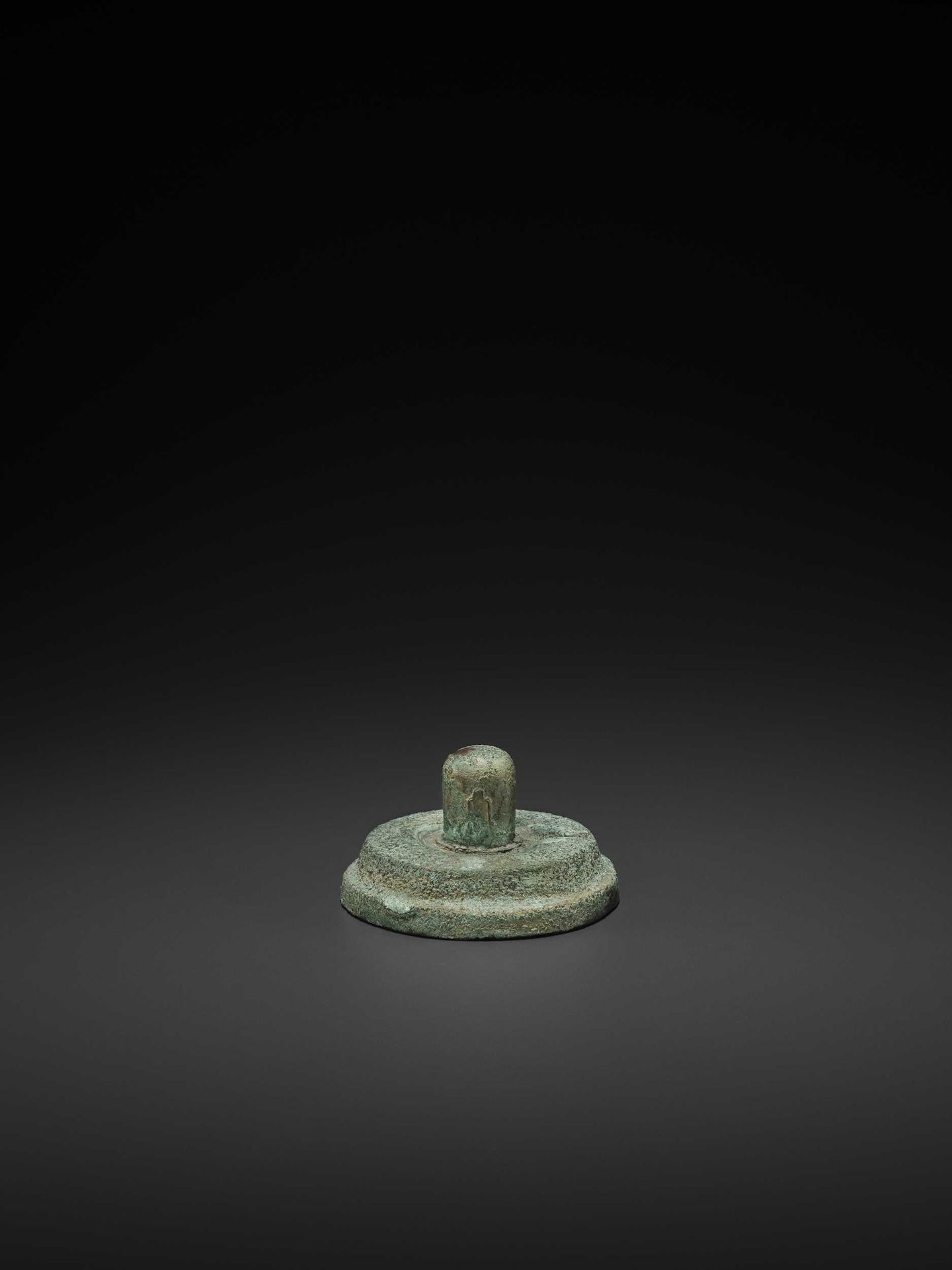 A CAMBODIAN PRE-ANGKOR ELECTRUM LINGAM-YONI - Bild 5 aus 7