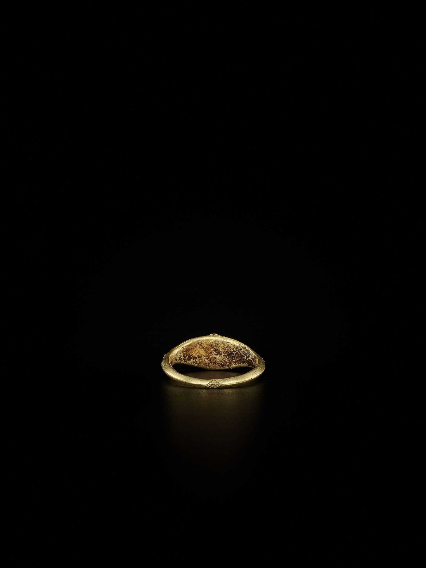 A BURMESE GOLD RING WITH RUBIES, MANDALAY PERIOD - Bild 4 aus 5