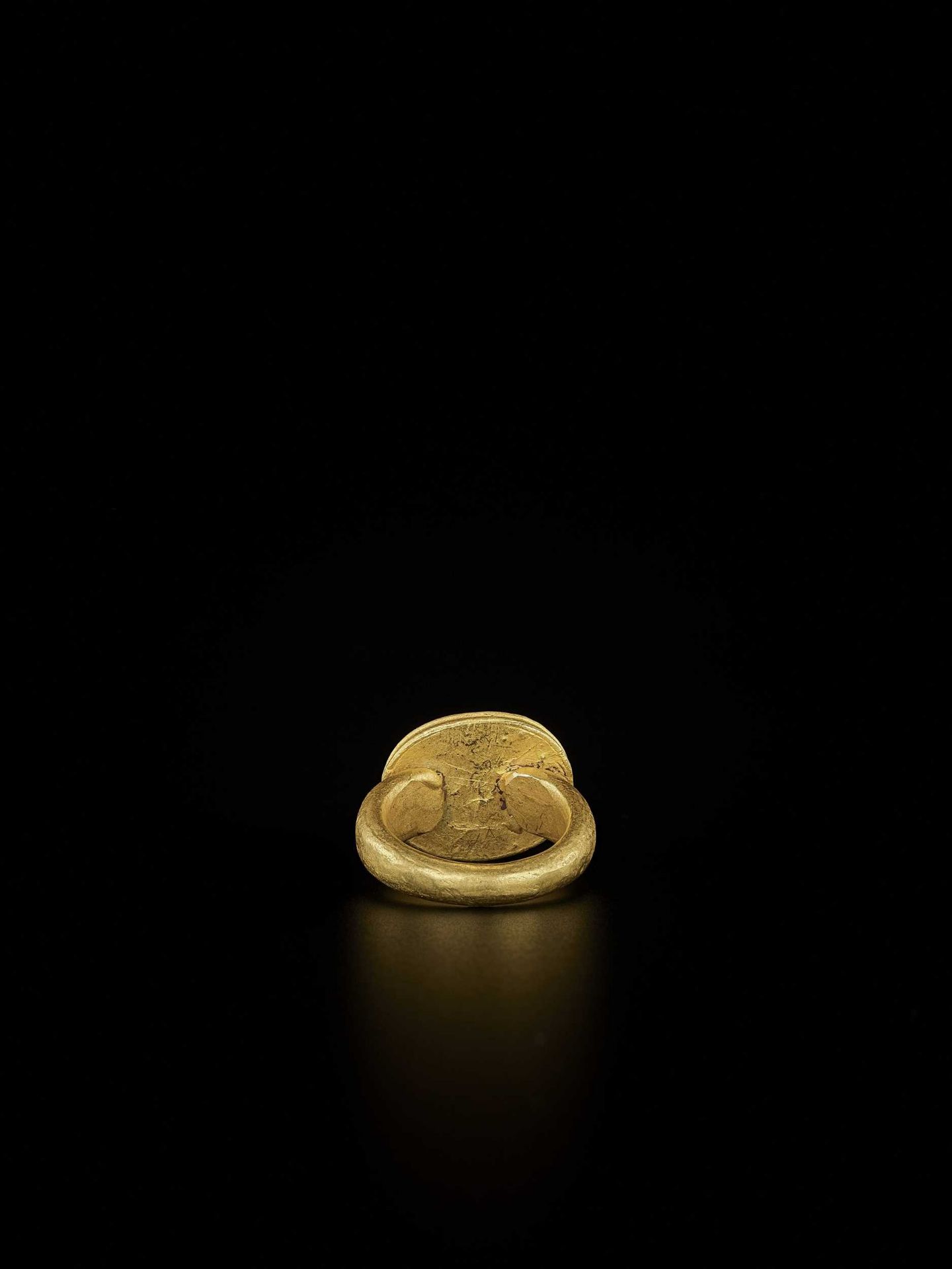 A CHAM-STYLE GOLD SEAL RING WITH RELIEF DEPICTING GANESHA - Bild 7 aus 7