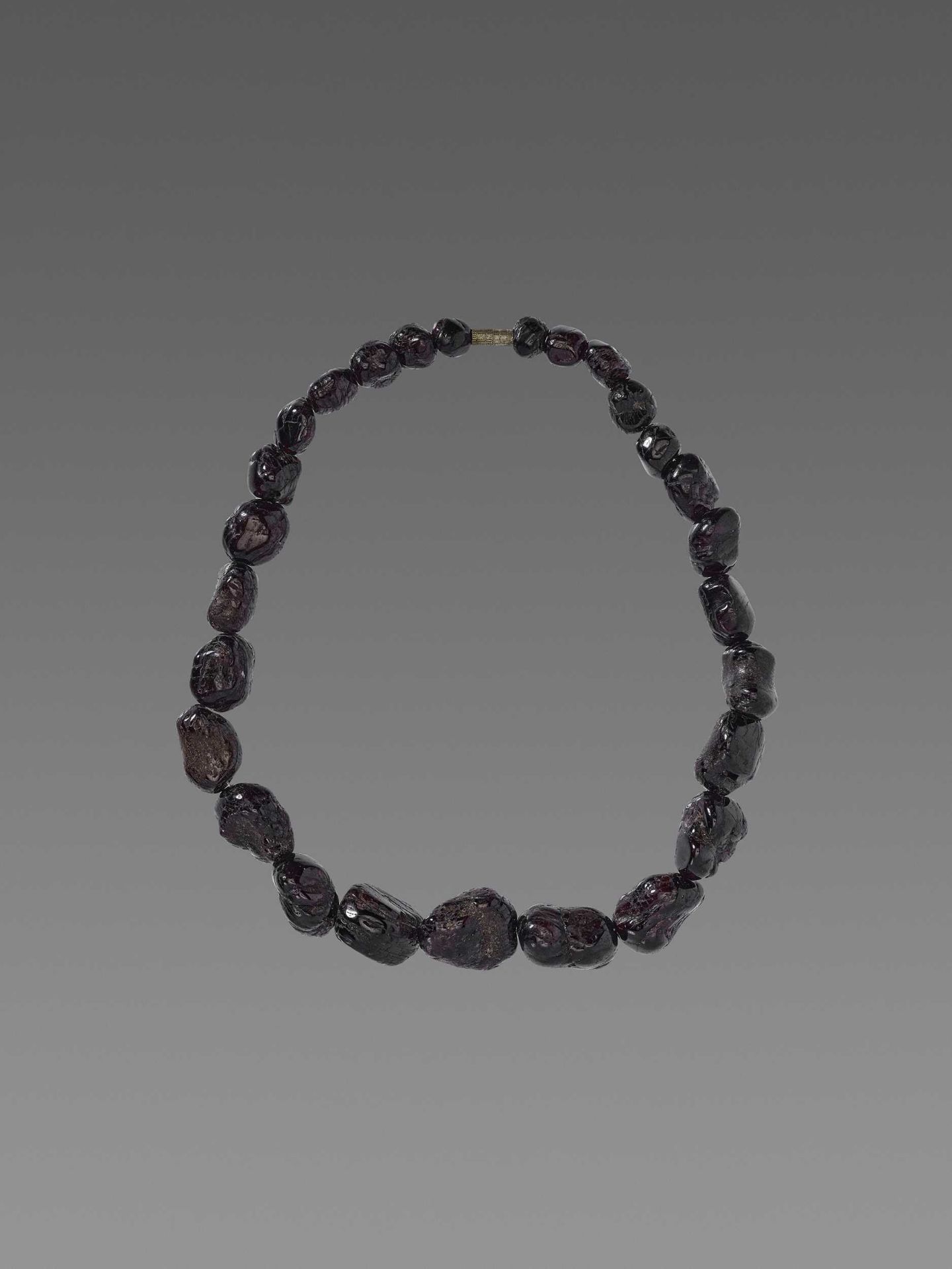 A PERSIAN NECKLACE WITH 27 GARNETS, EX-COLLECTION MOHAMMAD REZA PAHLAVI