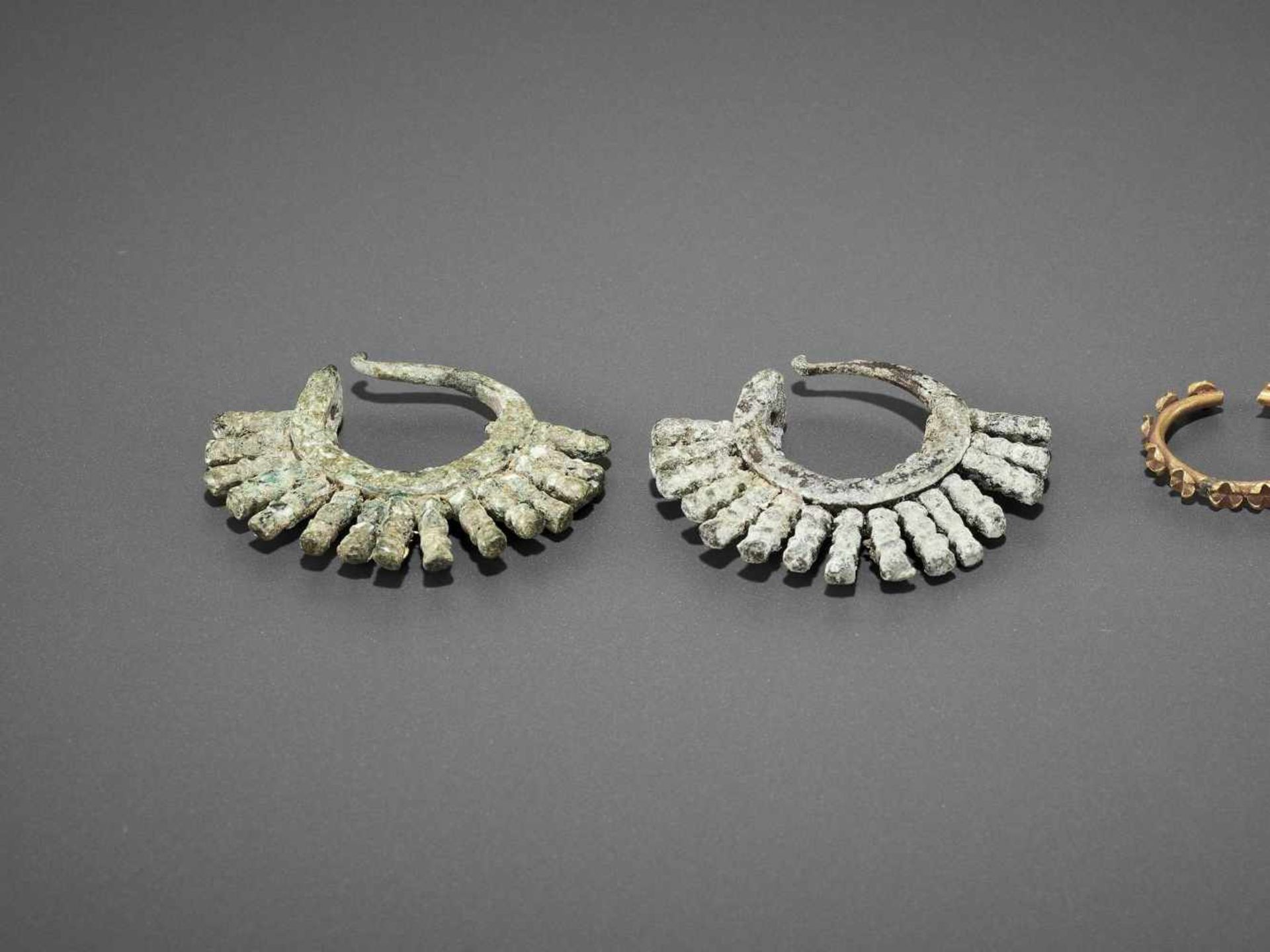 FIVE BACTRIAN GOLD AND BRONZE EARRINGS - Image 5 of 6