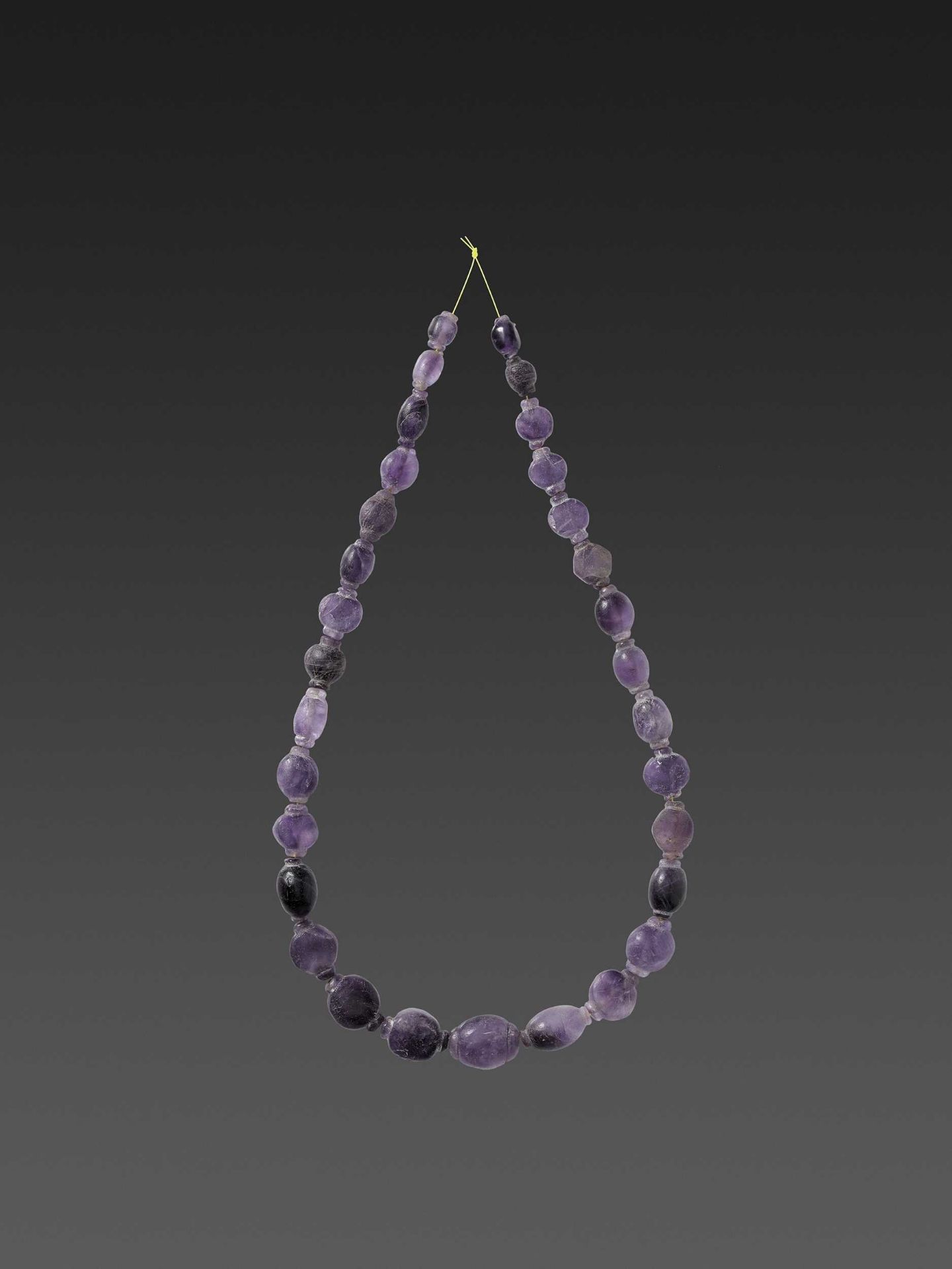 A SAMON VALLEY OR EARLY PYU NECKLACE WITH AMETHYST BEADS