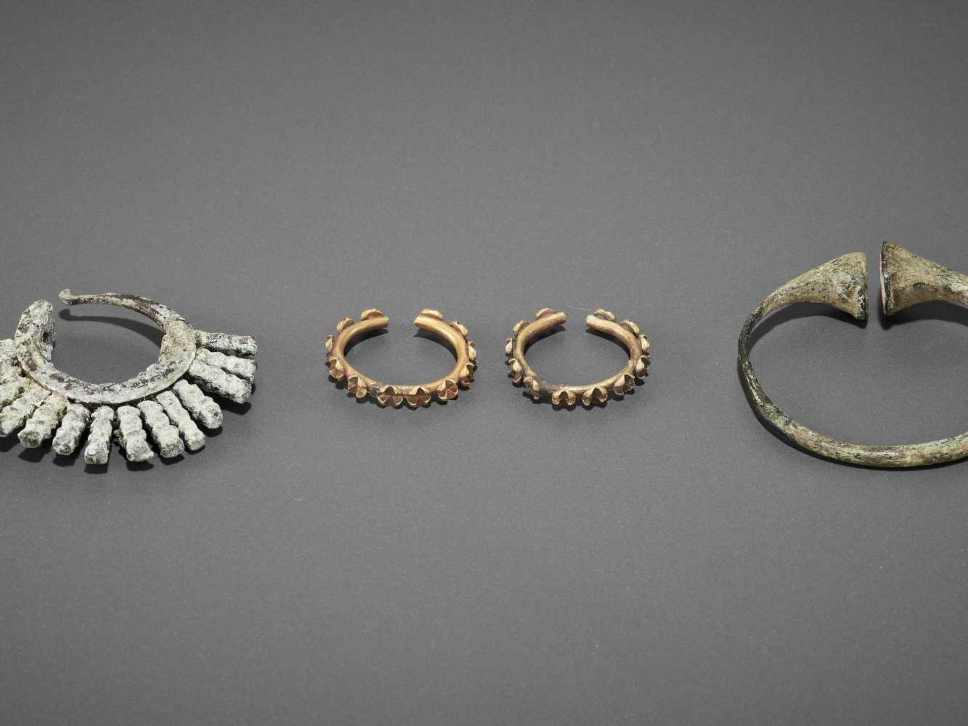 FIVE BACTRIAN GOLD AND BRONZE EARRINGS - Image 6 of 6