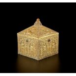 A FINE AND EXTREMELY RARE GEMSTONE-SET CHAM GOLD REPOUSSÉ BOX AND COVER