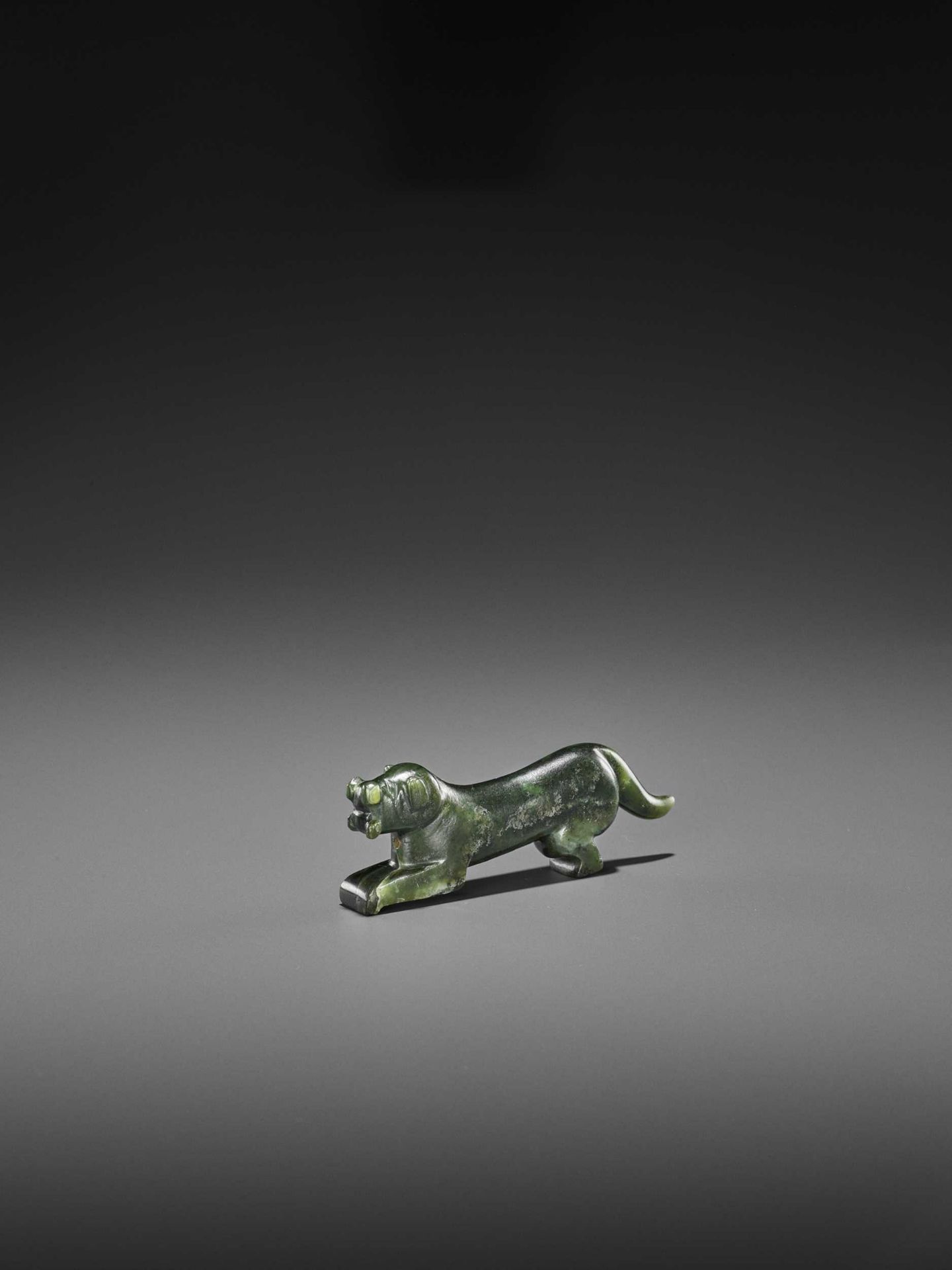 A VERY RARE PYU AVENTURINE TALISMAN DEPICTING A TIGER WITH CUB IN ITS MOUTH