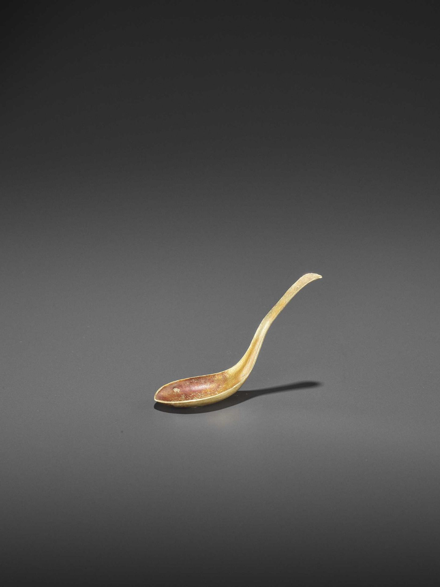 A VIETNAMESE GOLD MEDICINE SPOON, EX-COLLECTION BAO DAI - Bild 3 aus 5